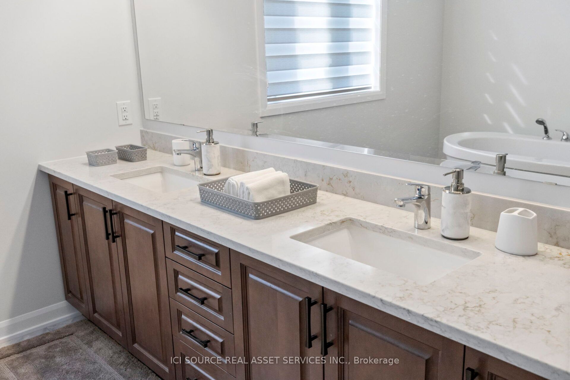 733 Coast Circle Property Photo 24