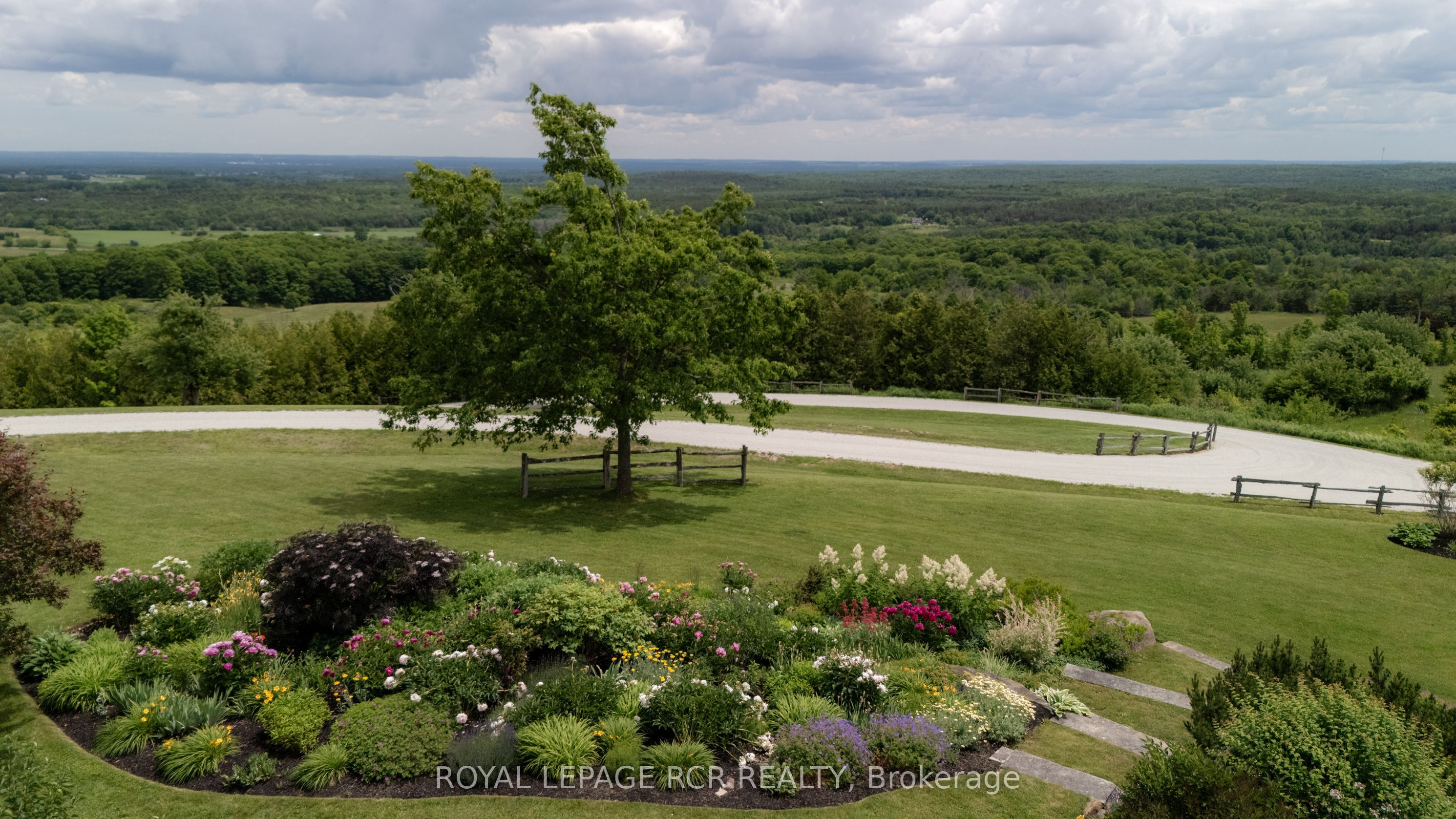 838496 4th Line E Property Photo 2