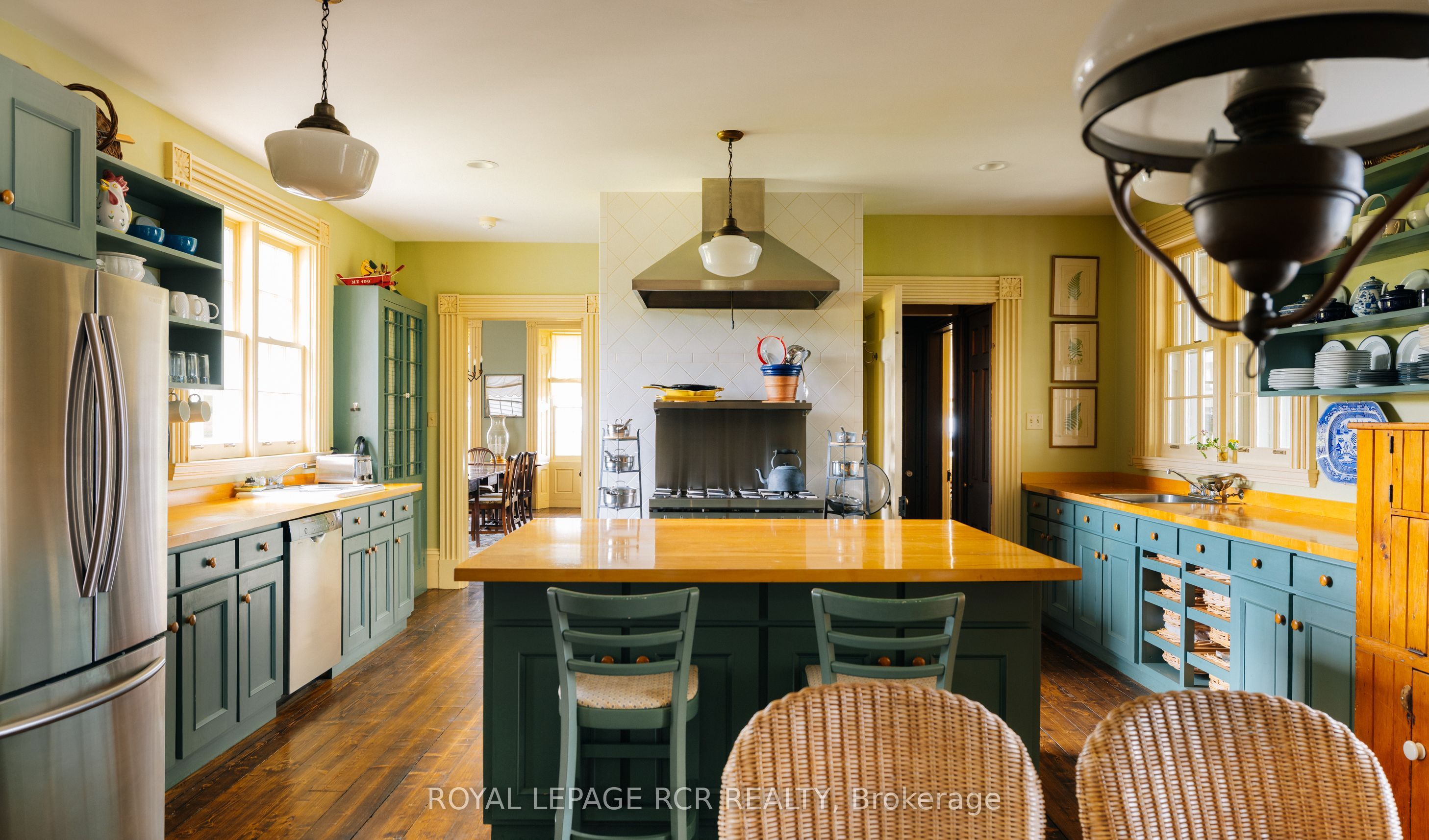 838496 4th Line E Property Photo 4