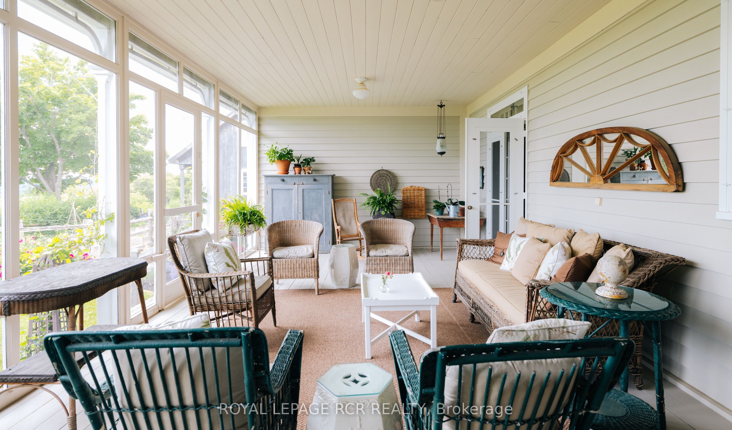 838496 4th Line E Property Photo 12