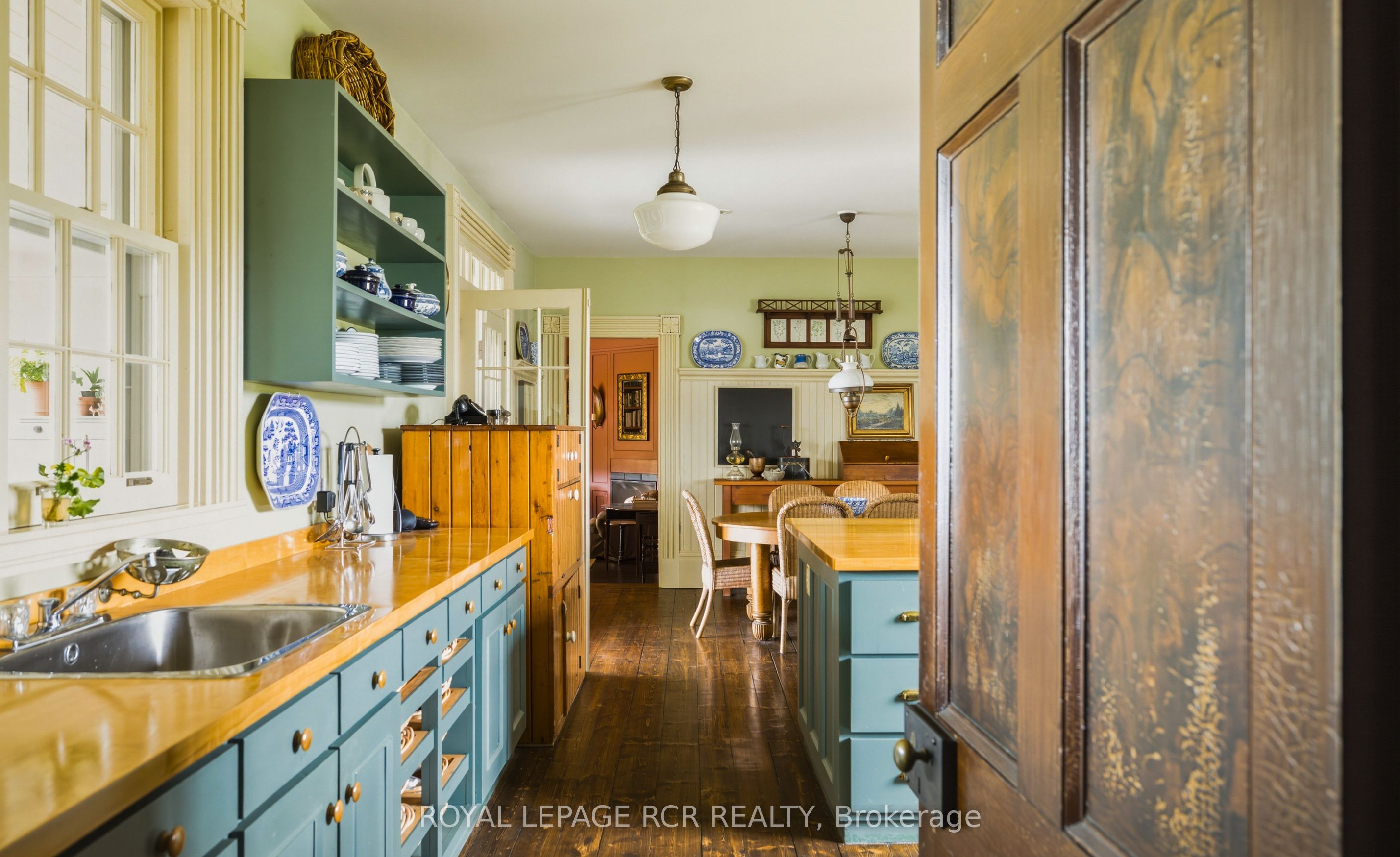 838496 4th Line E Property Photo 13