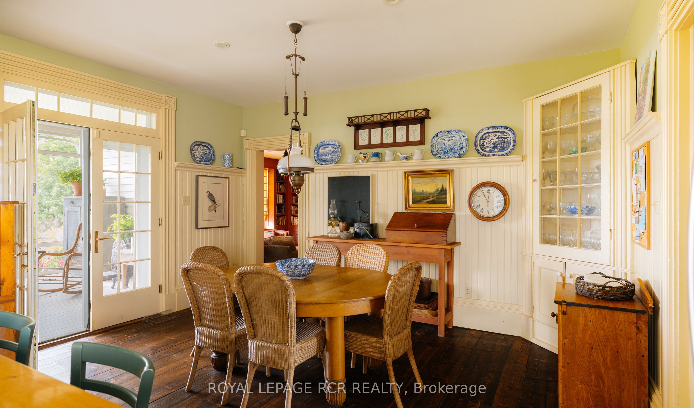 838496 4th Line E Property Photo 14