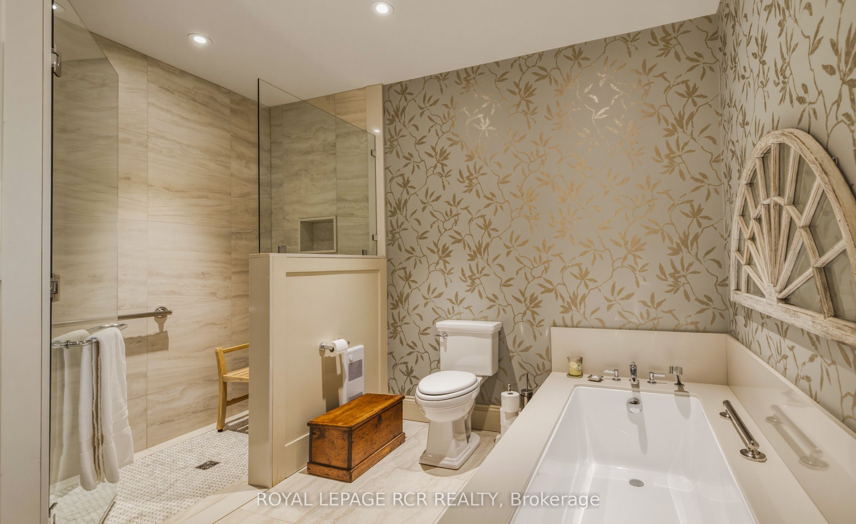 838496 4th Line E Property Photo 21