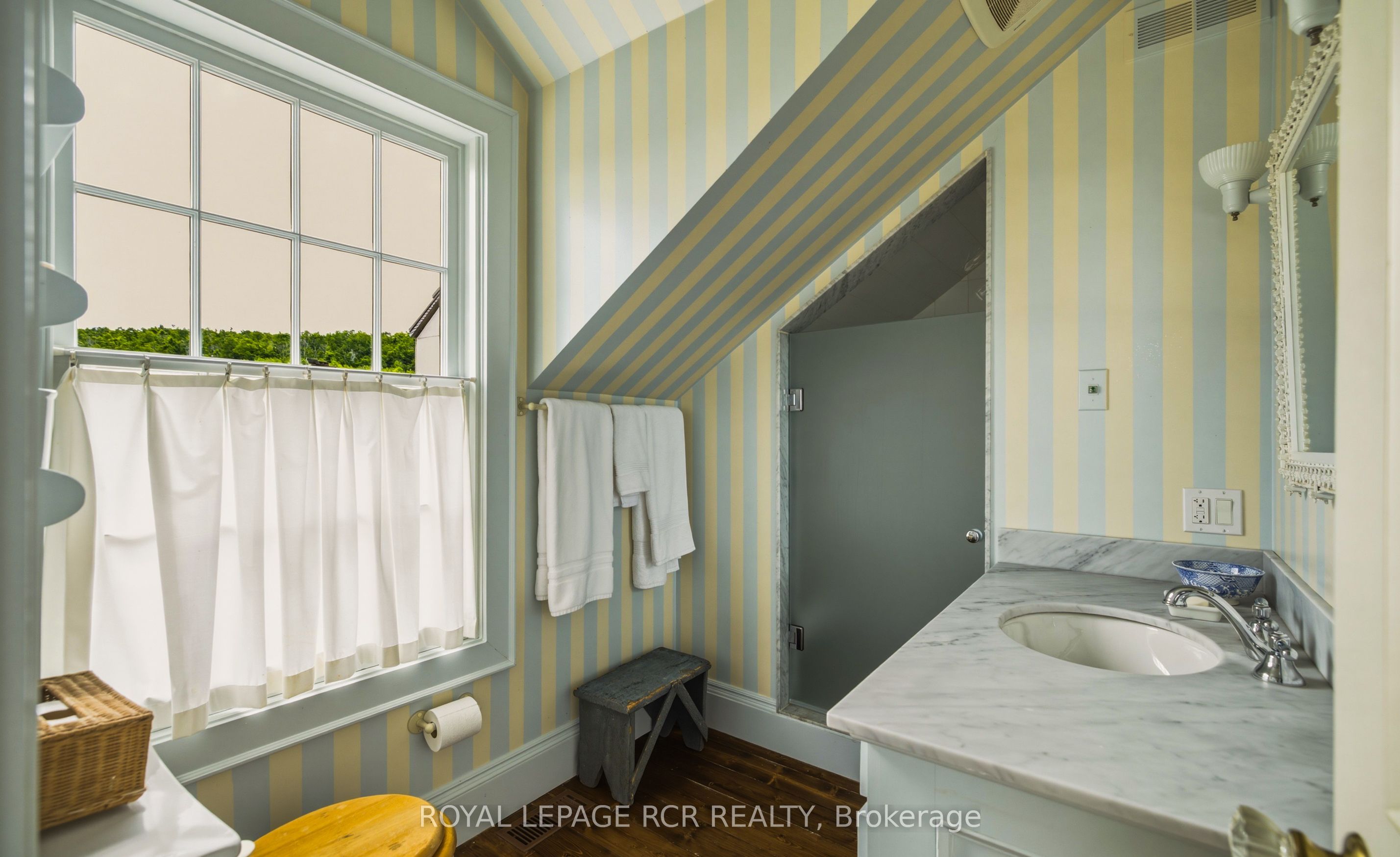838496 4th Line E Property Photo 26