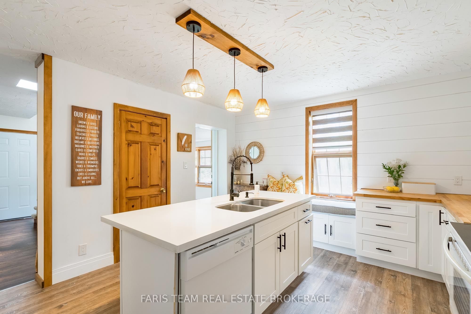 598296 Second Line W Property Photo 6