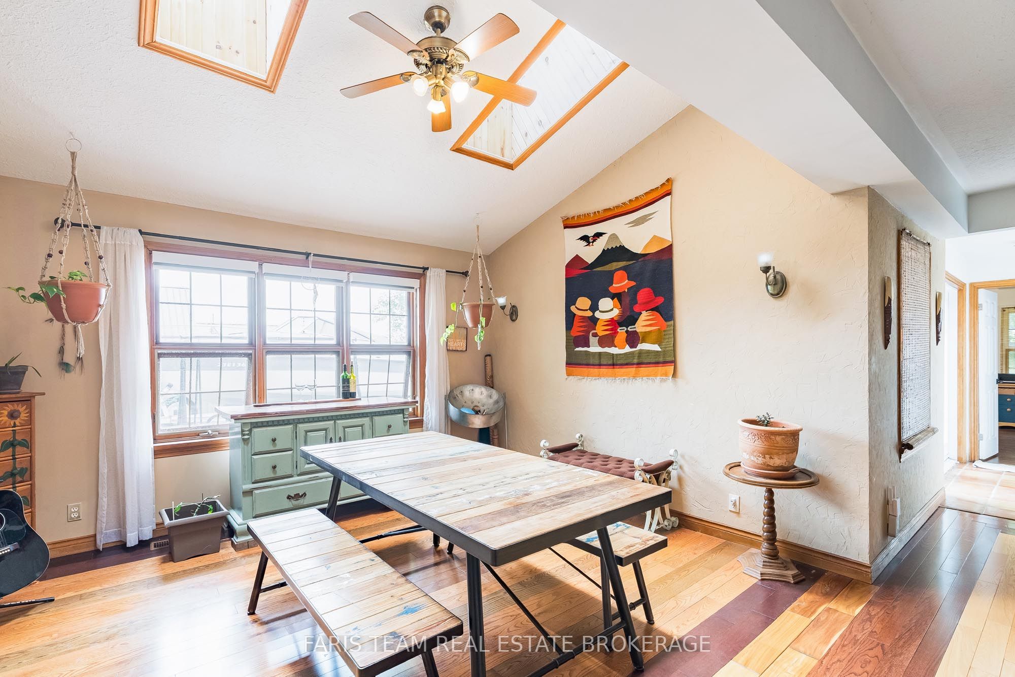 598296 Second Line W Property Photo 9