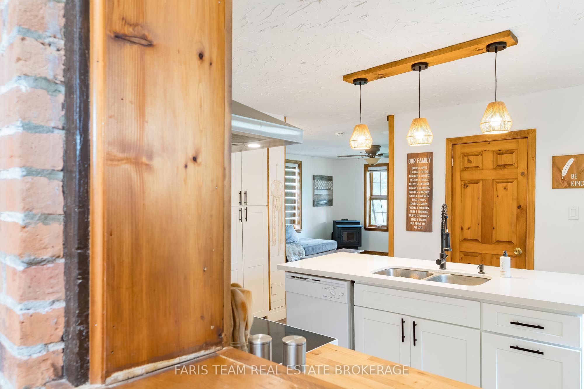 598296 Second Line W Property Photo 12