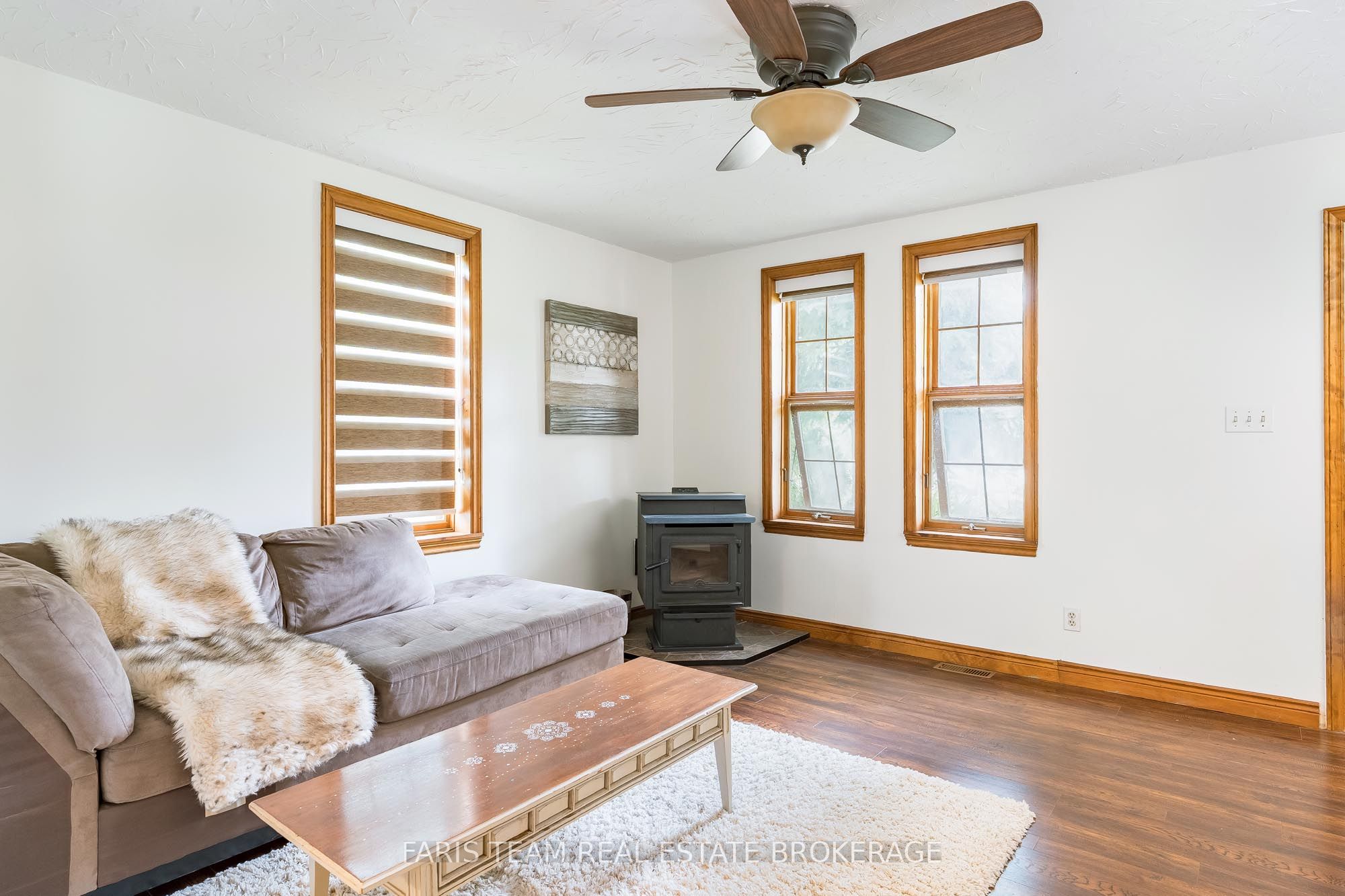 598296 Second Line W Property Photo 13
