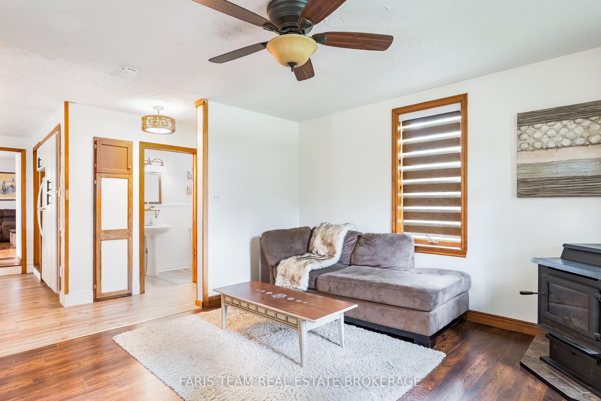 598296 Second Line W Property Photo 14