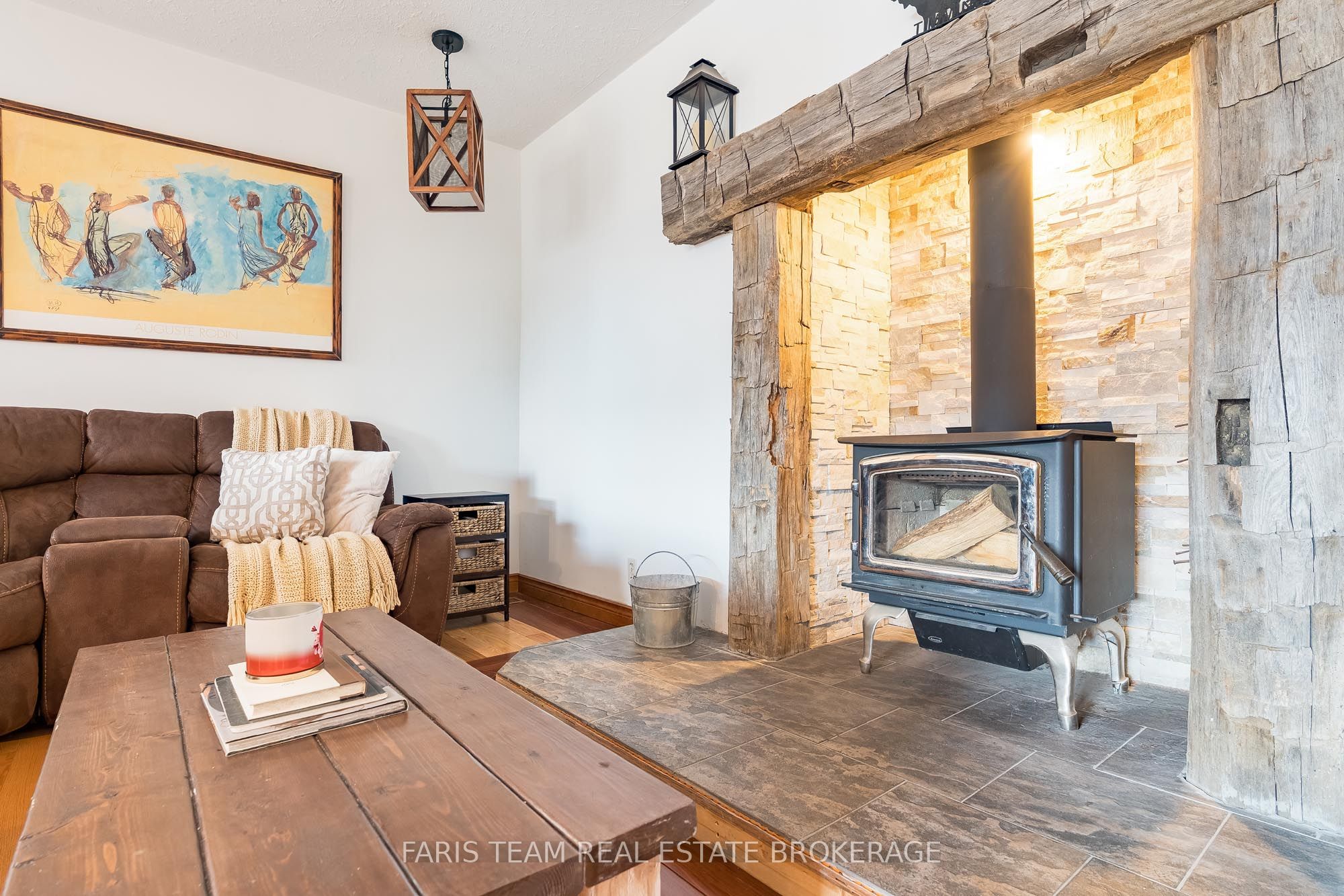 598296 Second Line W Property Photo 16