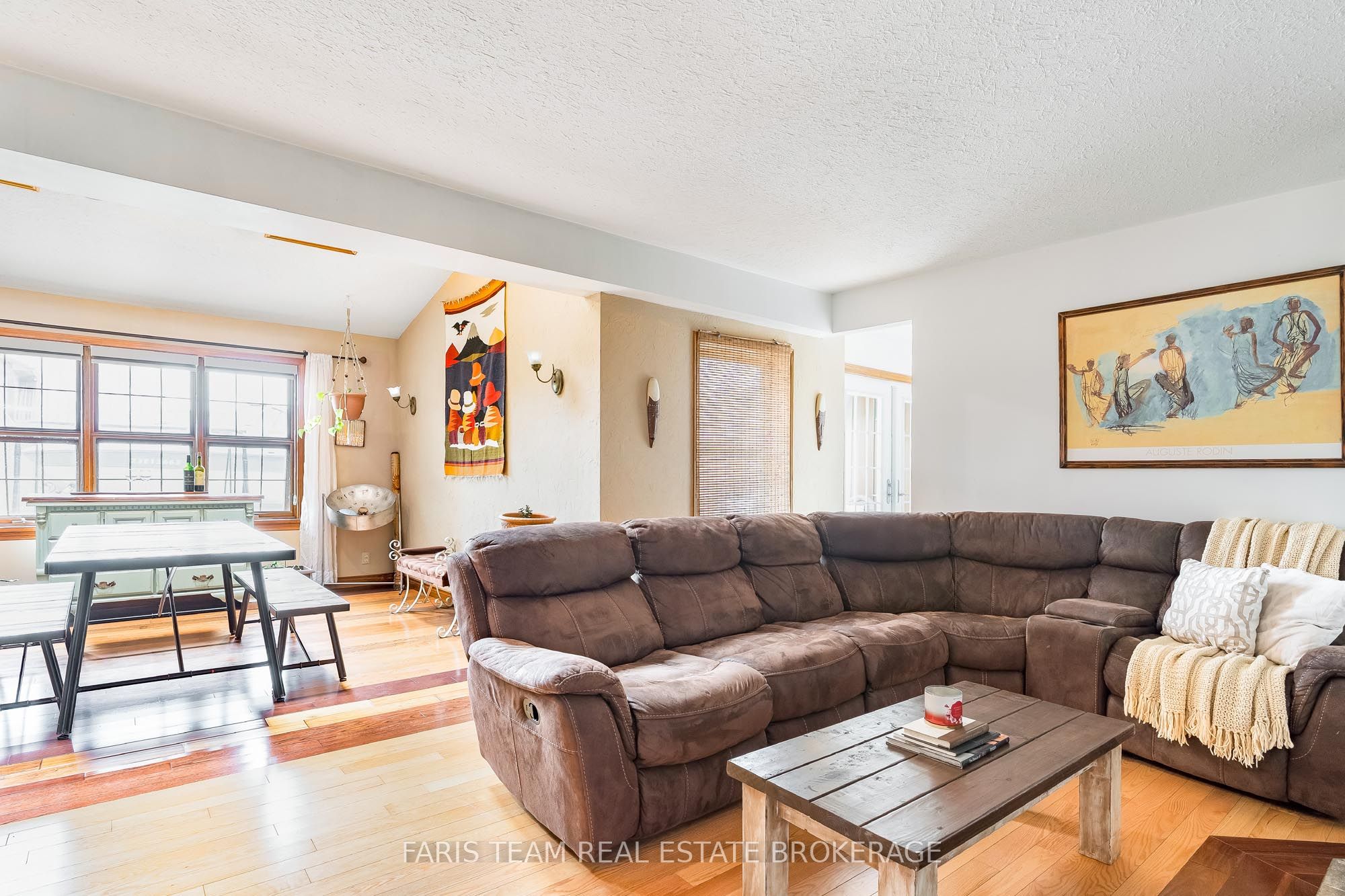 598296 Second Line W Property Photo 17