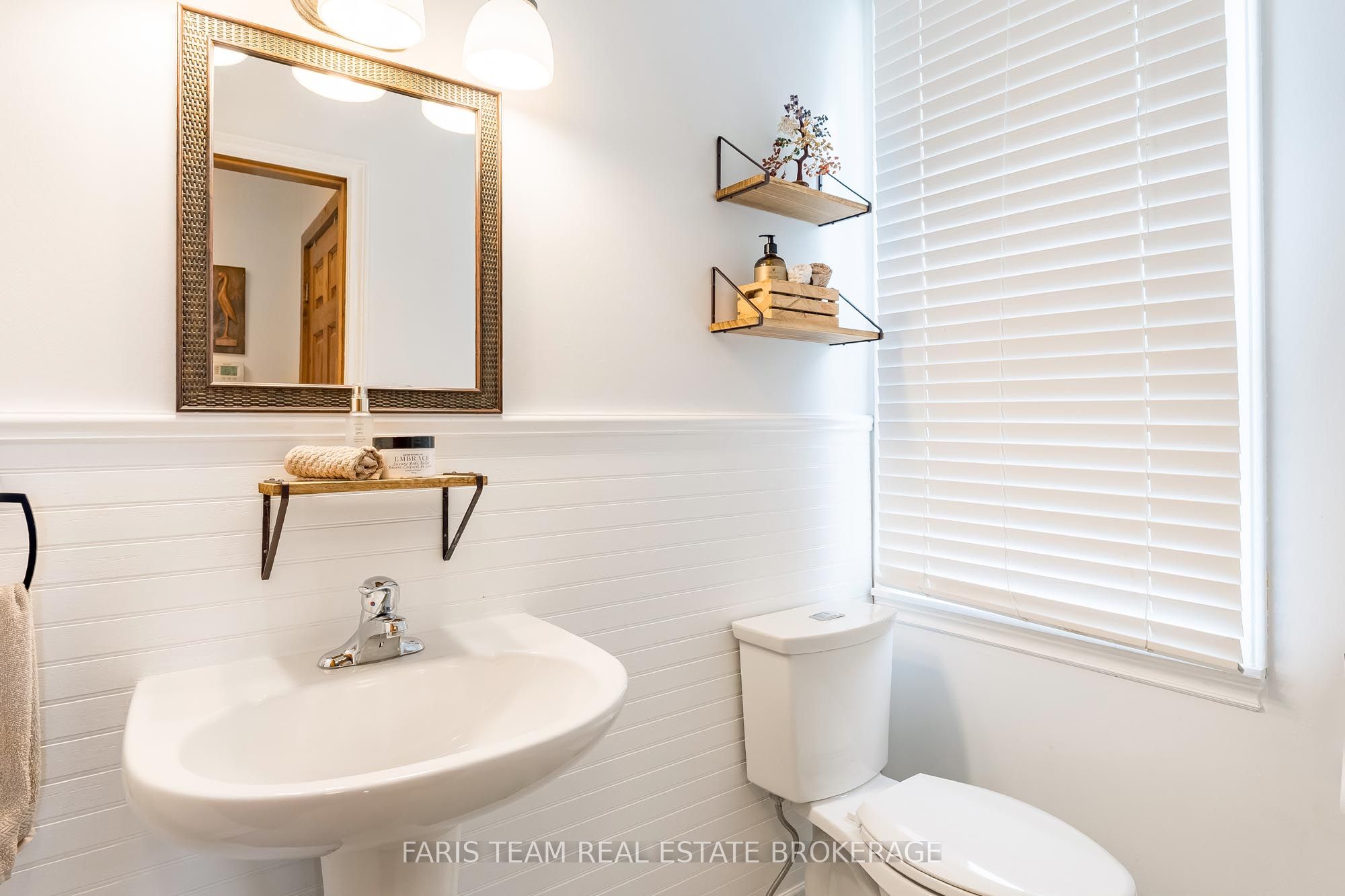 598296 Second Line W Property Photo 19
