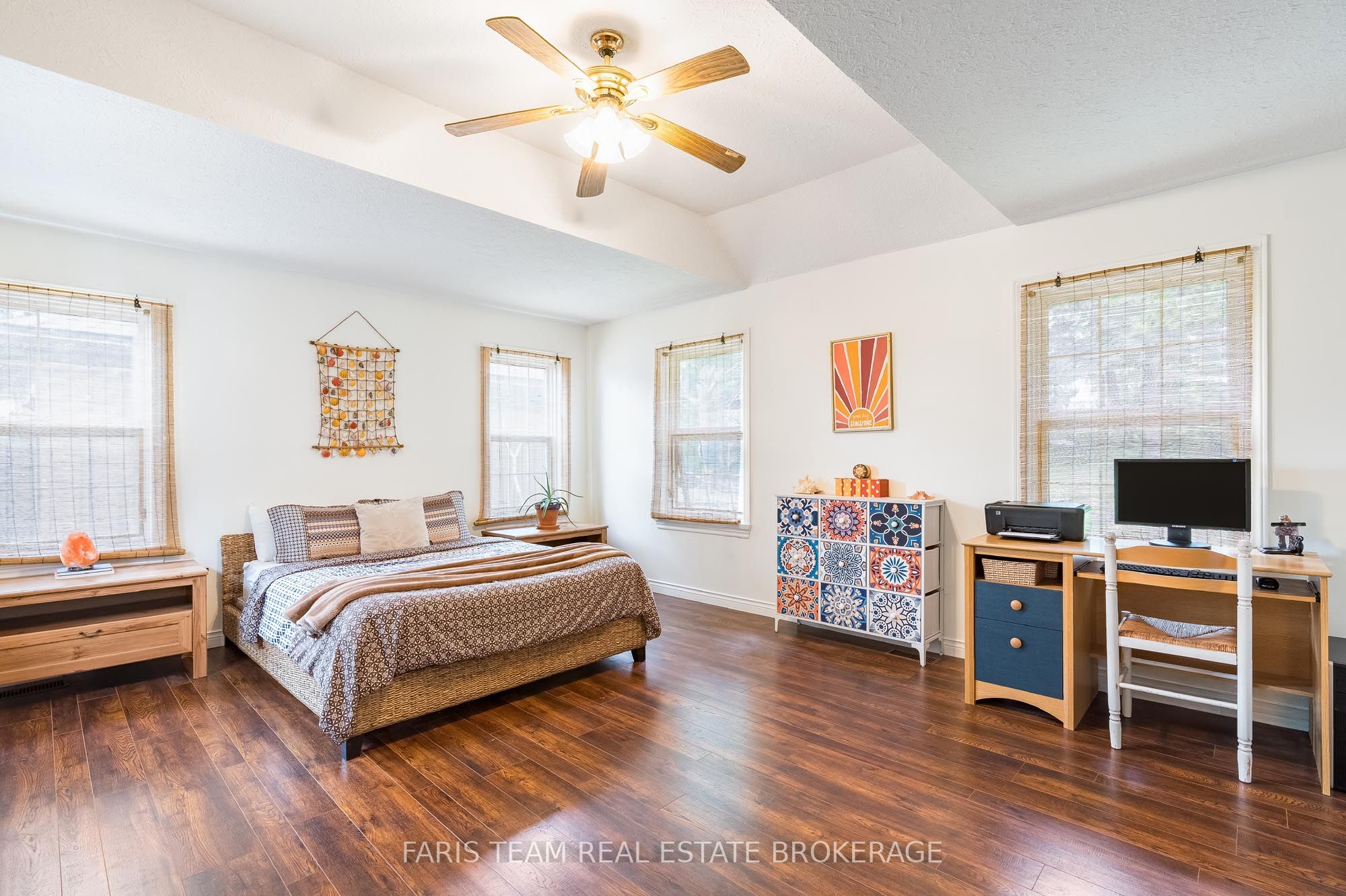 598296 Second Line W Property Photo 20