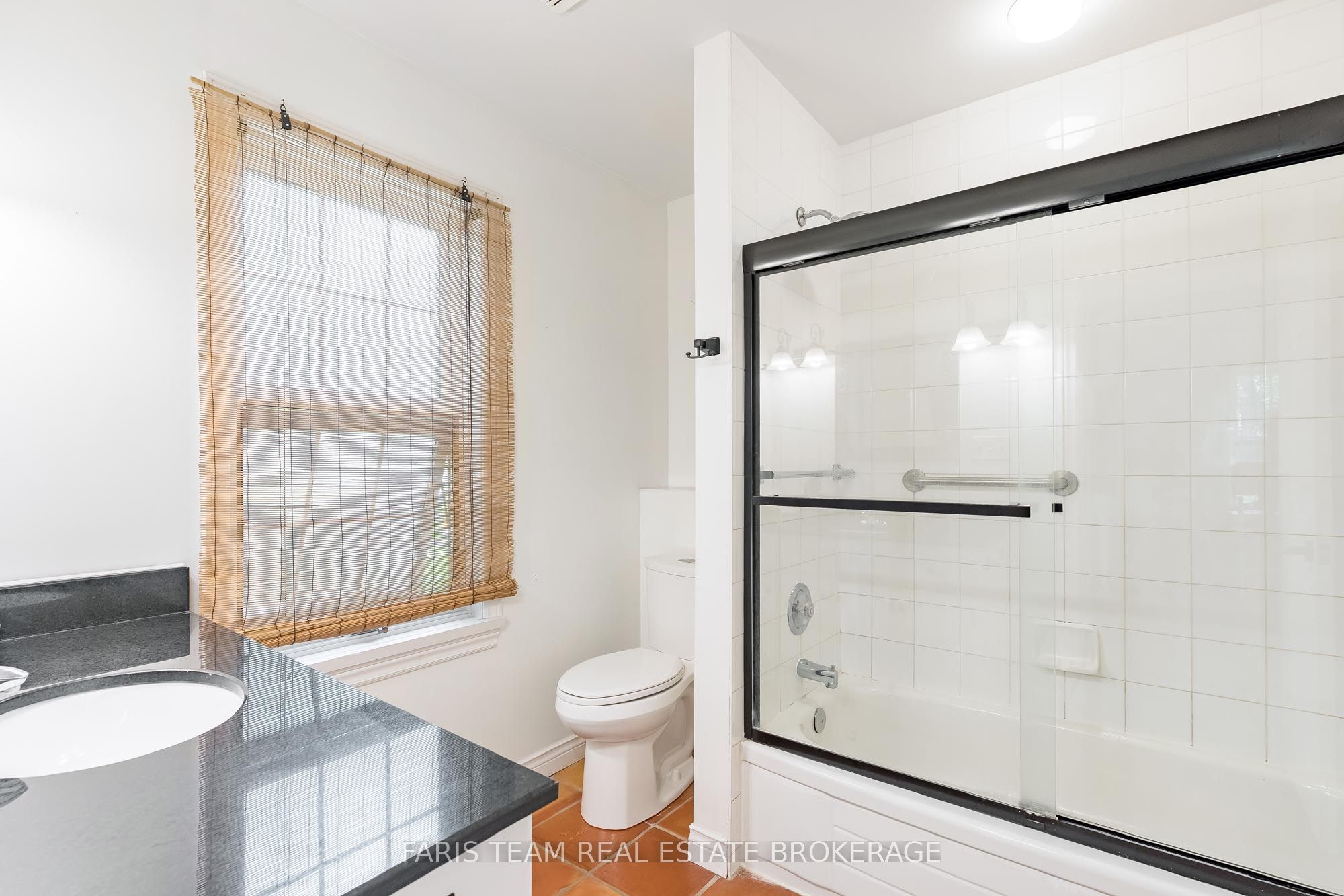 598296 Second Line W Property Photo 23