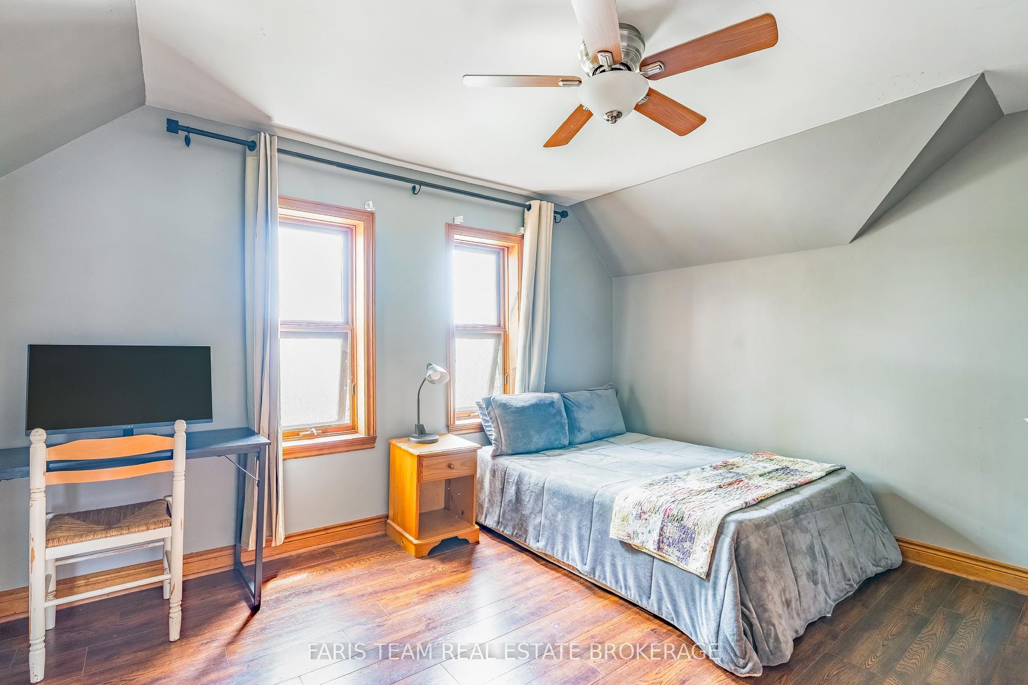 598296 Second Line W Property Photo 28