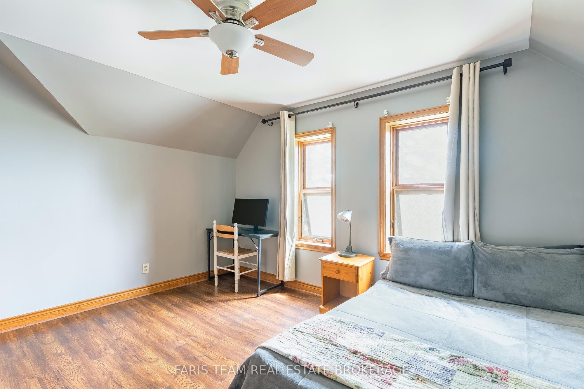 598296 Second Line W Property Photo 29