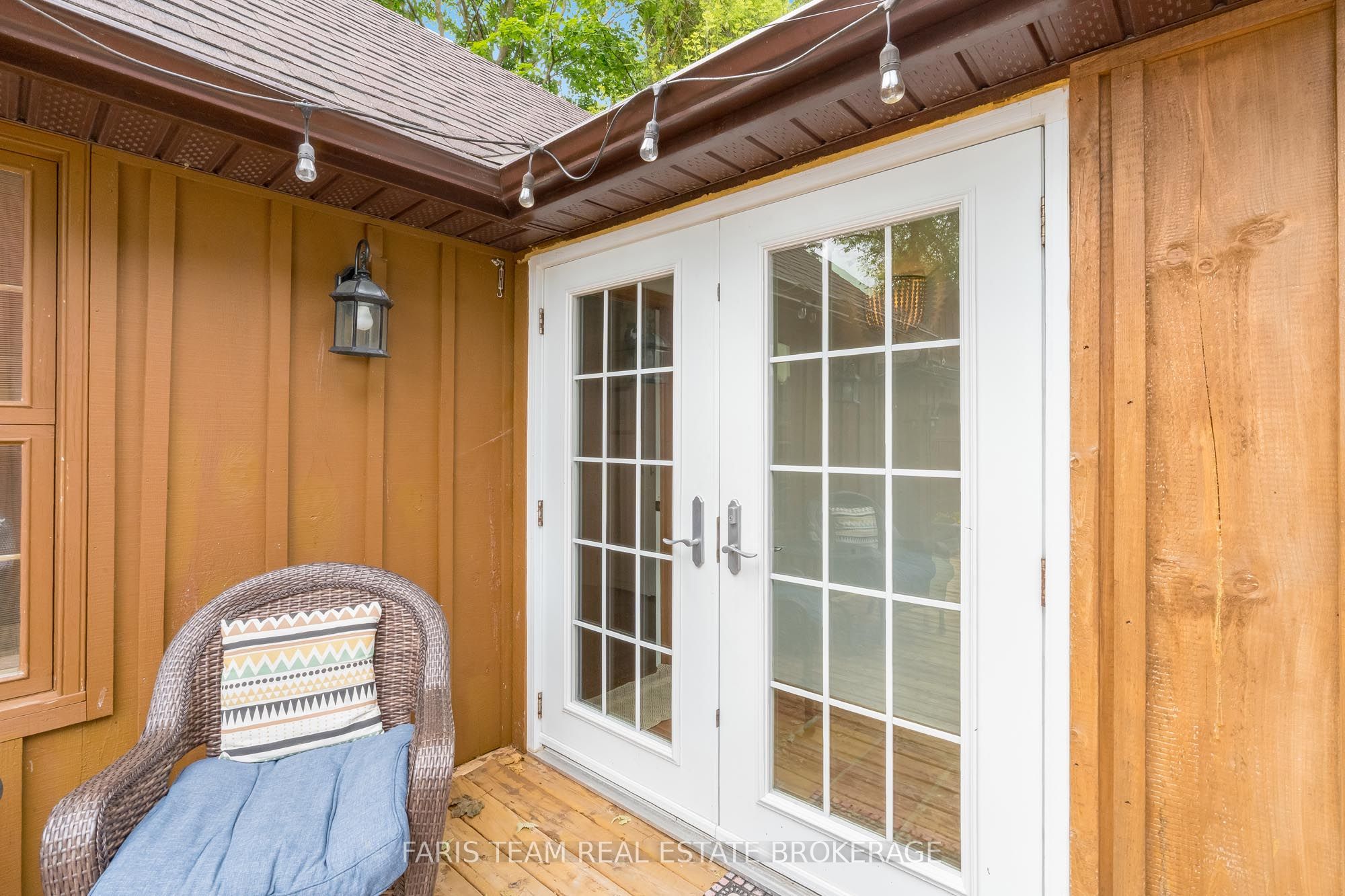 598296 Second Line W Property Photo 33