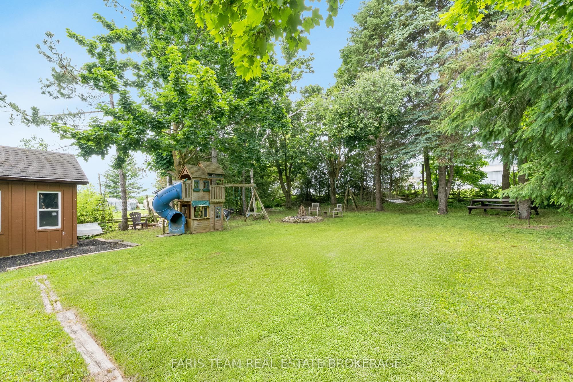 598296 Second Line W Property Photo 38