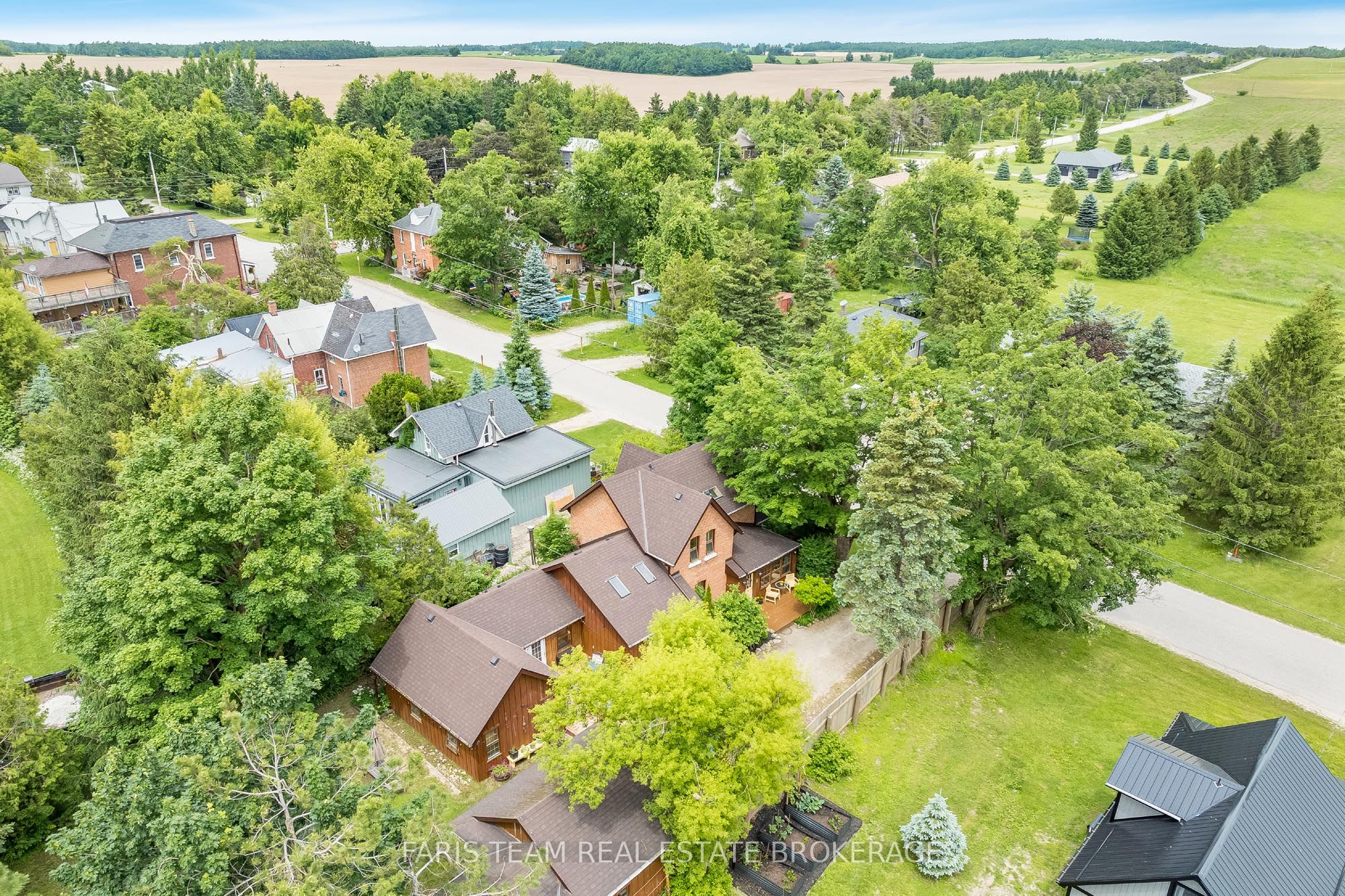 598296 Second Line W Property Photo 42