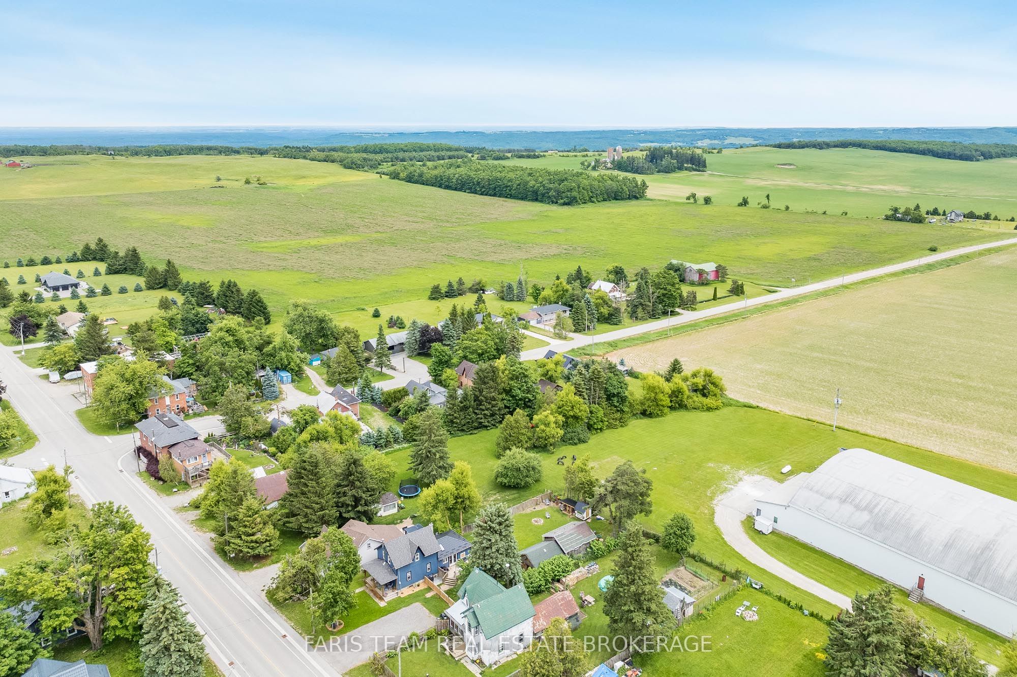 598296 Second Line W Property Photo 46