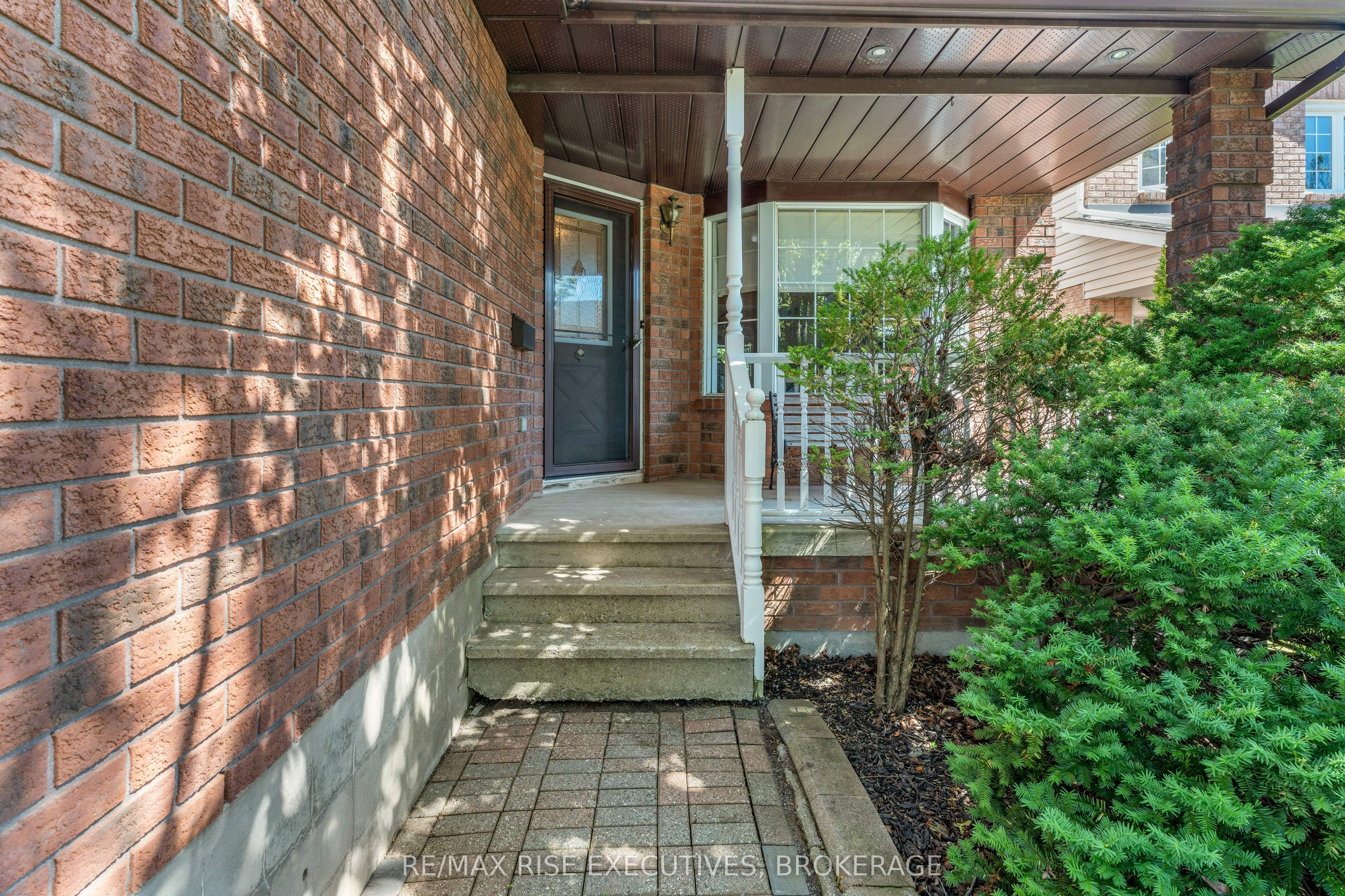 1304 Fisher Crescent Property Photo 3