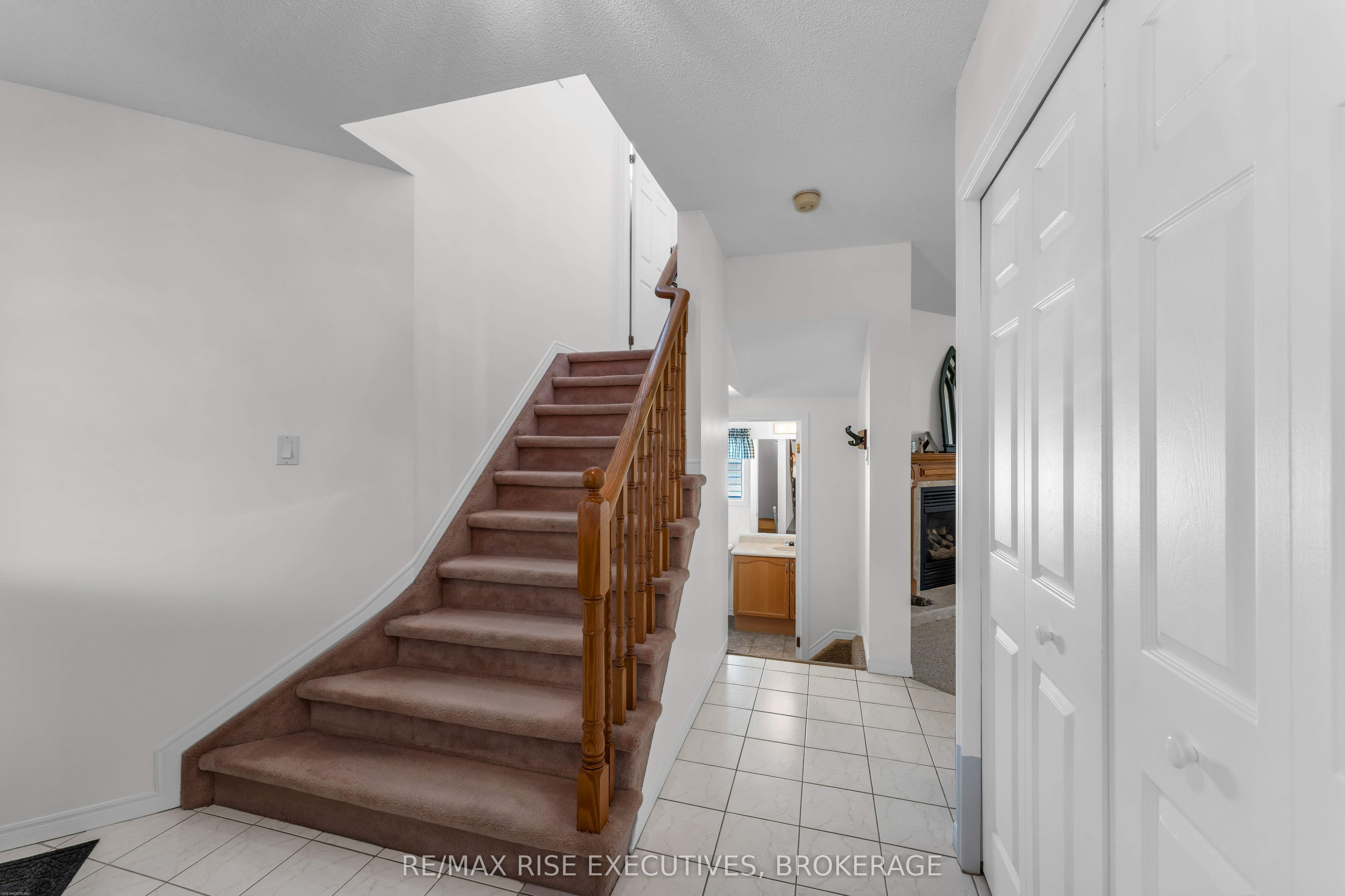 1304 Fisher Crescent Property Photo 4