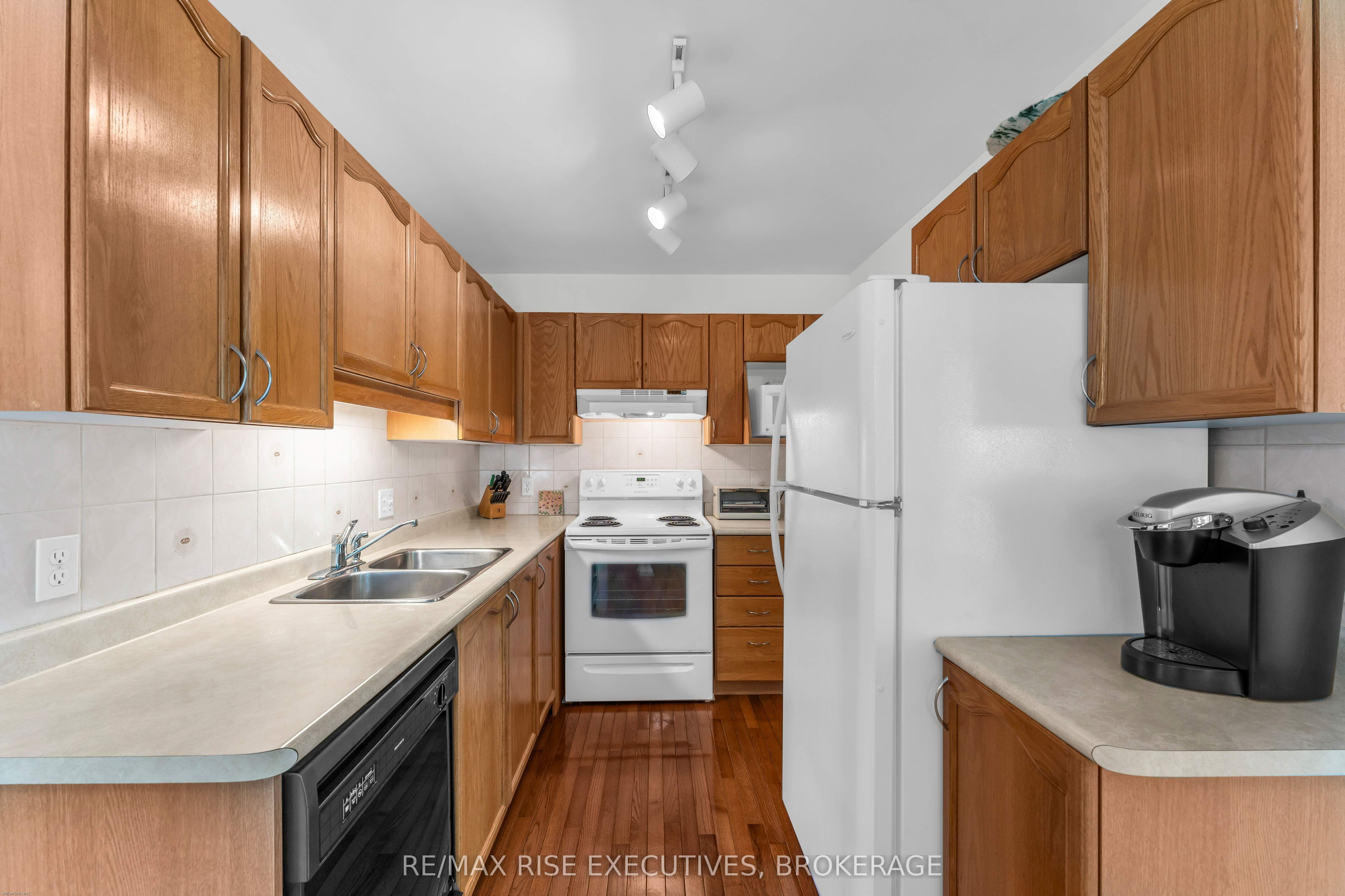 1304 Fisher Crescent Property Photo 14