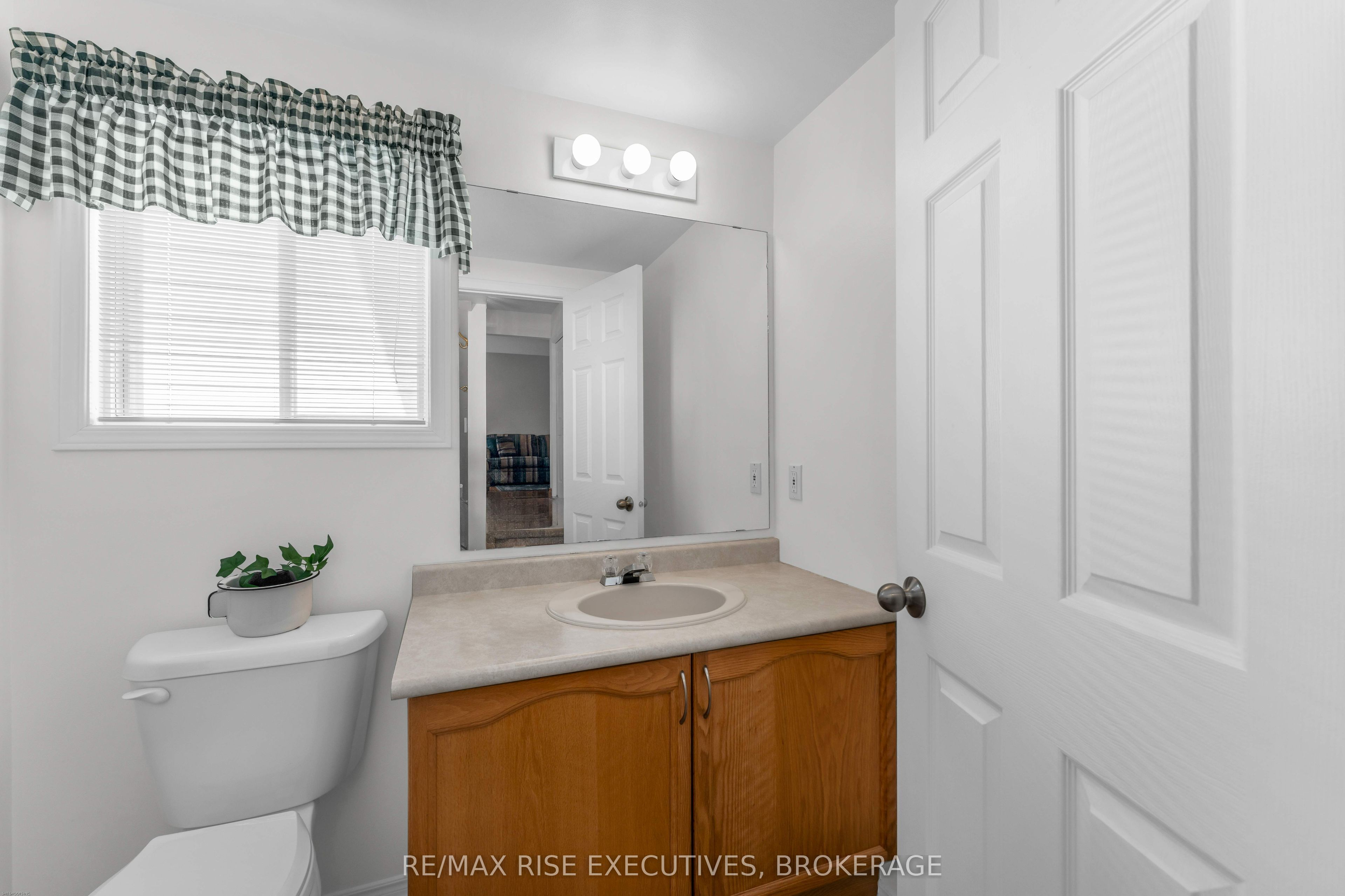 1304 Fisher Crescent Property Photo 18