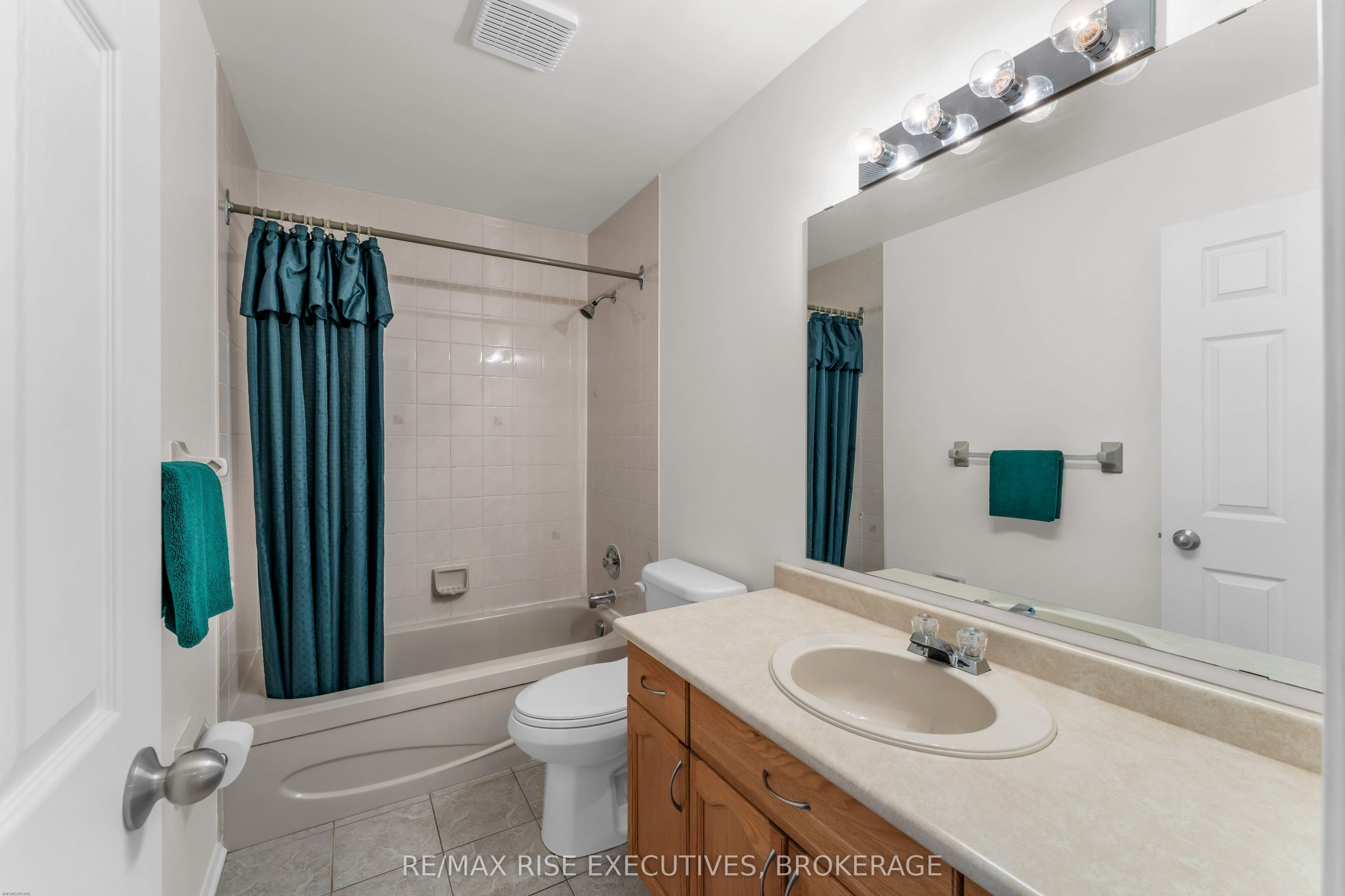 1304 Fisher Crescent Property Photo 27
