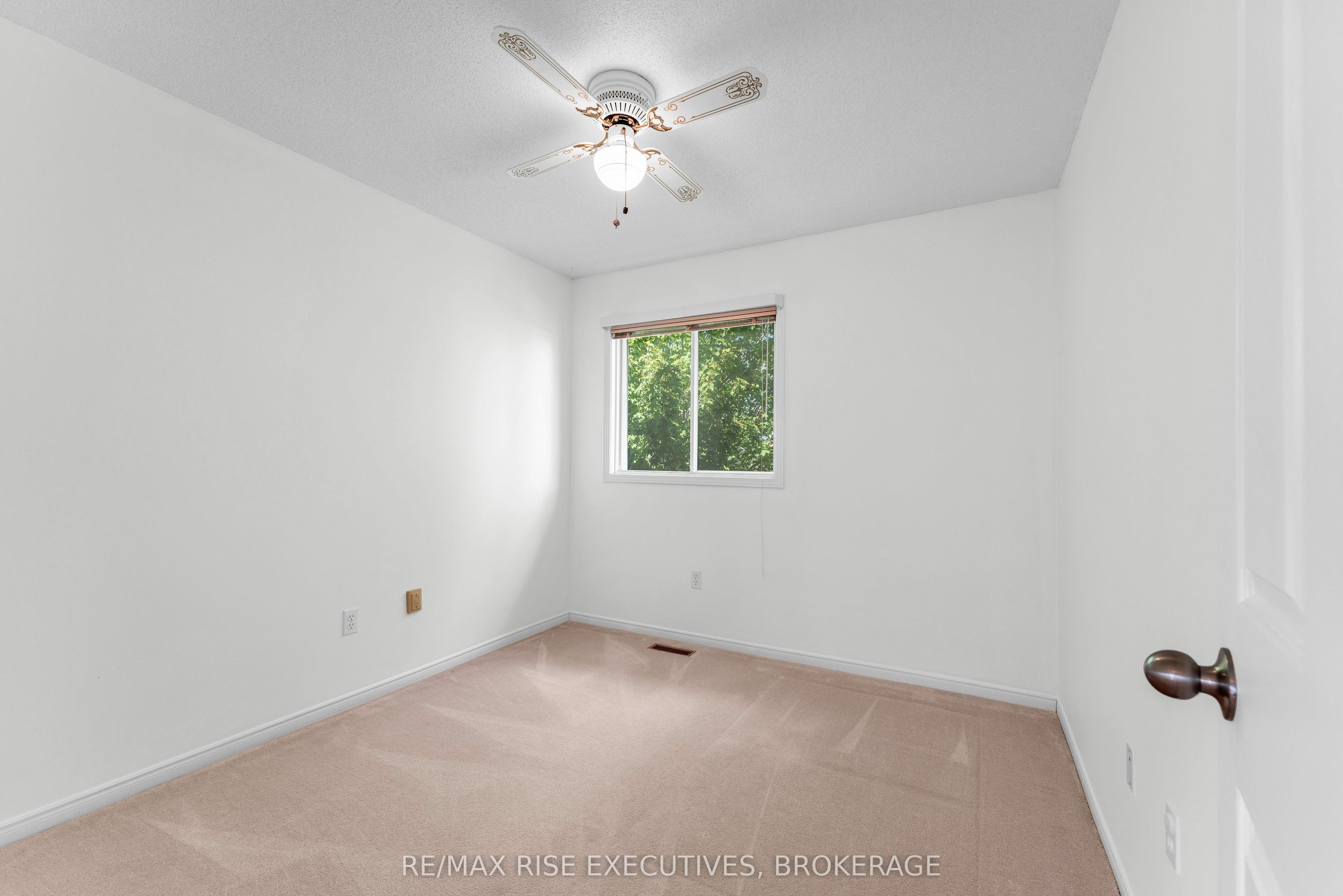 1304 Fisher Crescent Property Photo 32