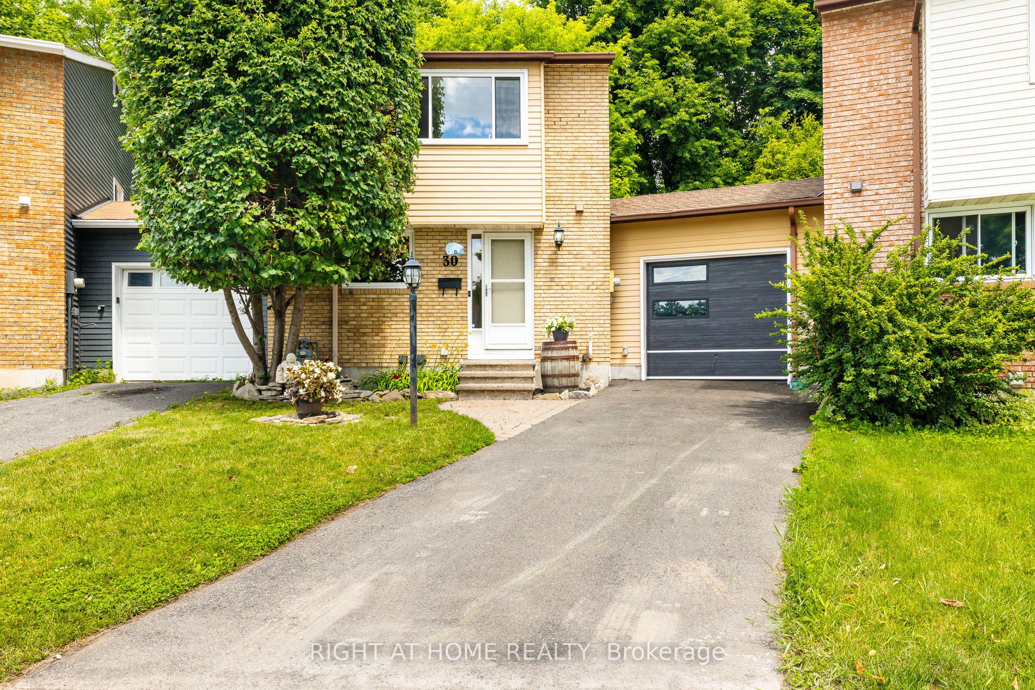 30 Berkshire Way Property Photo 1
