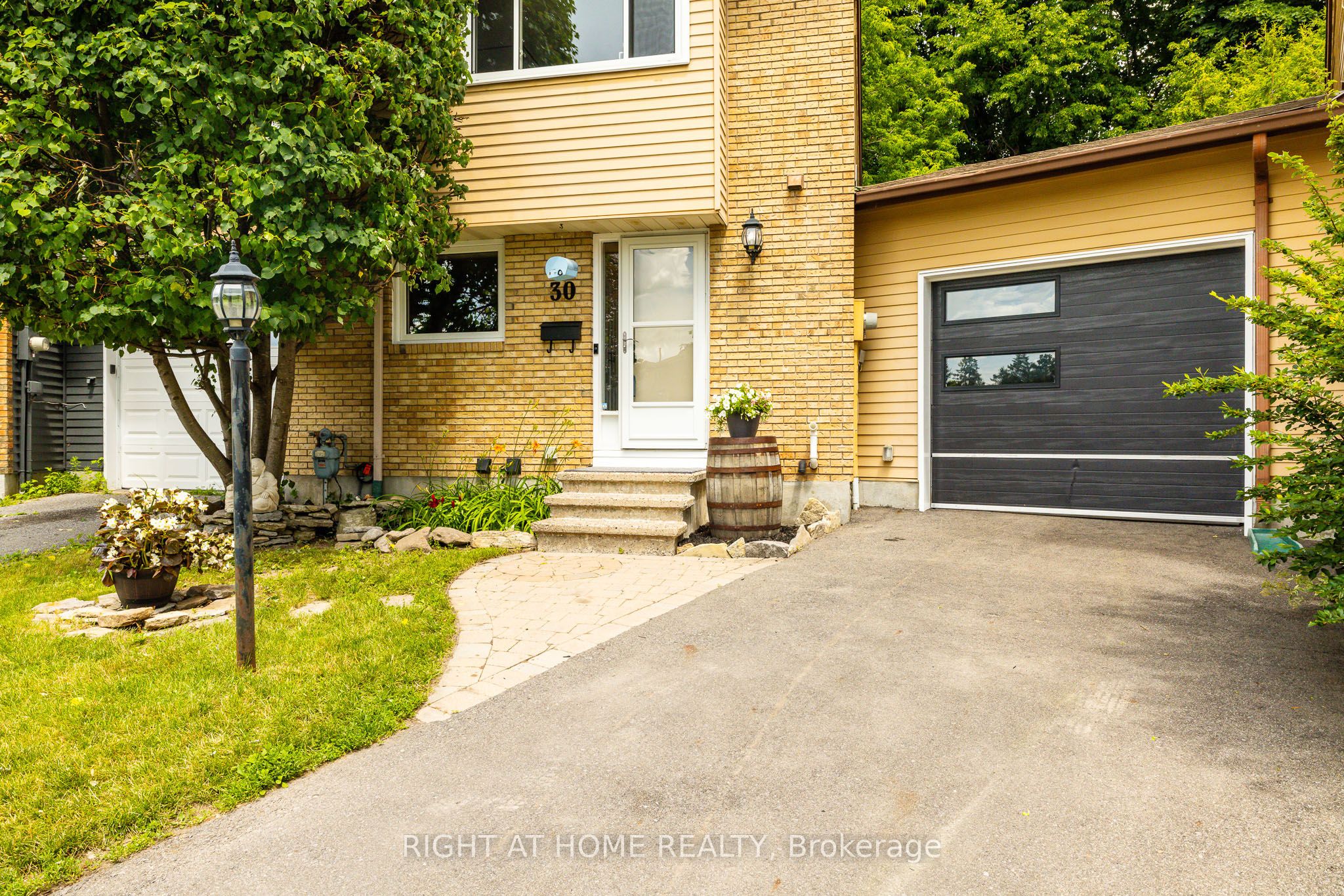 30 Berkshire Way Property Photo 3