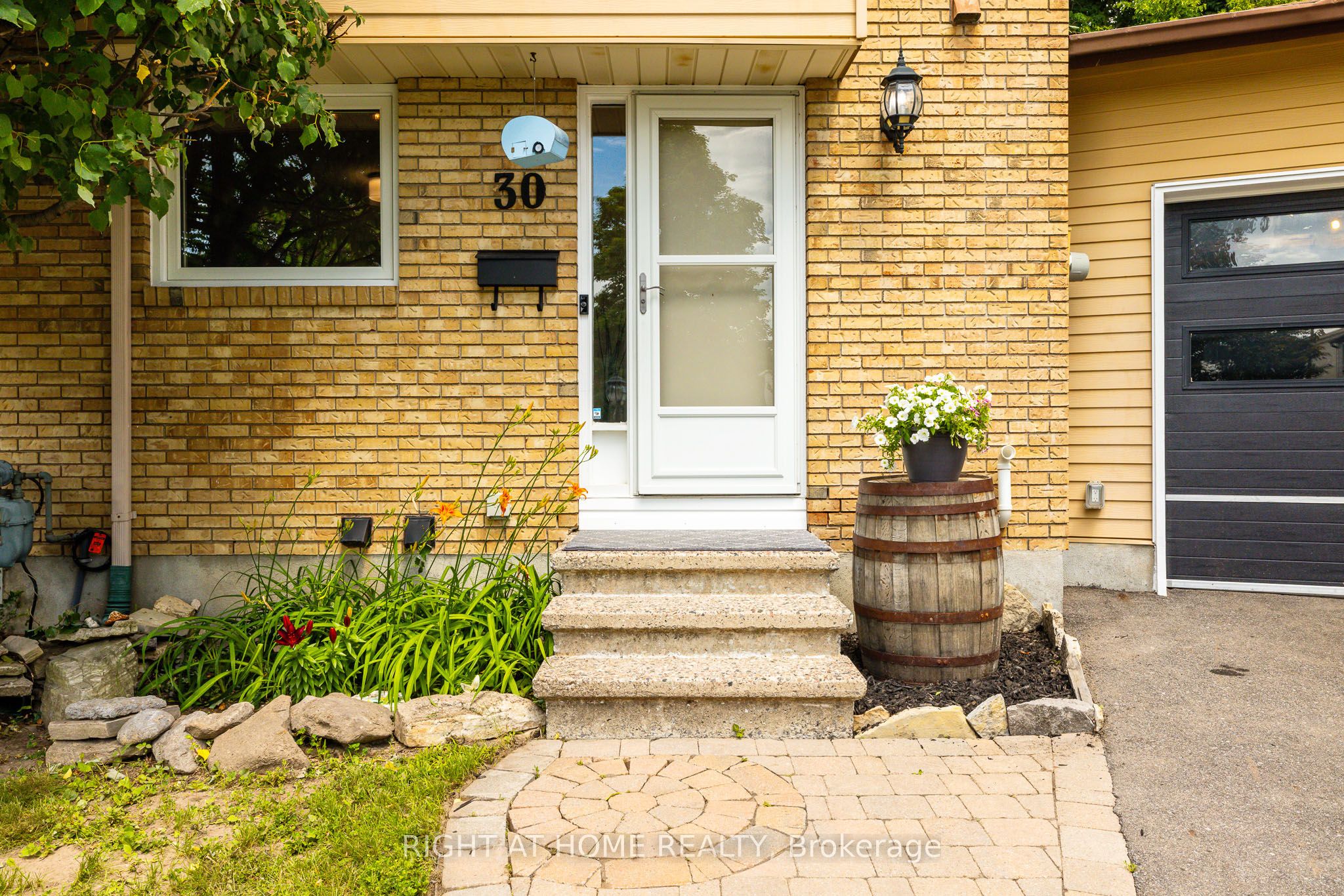 30 Berkshire Way Property Photo 4