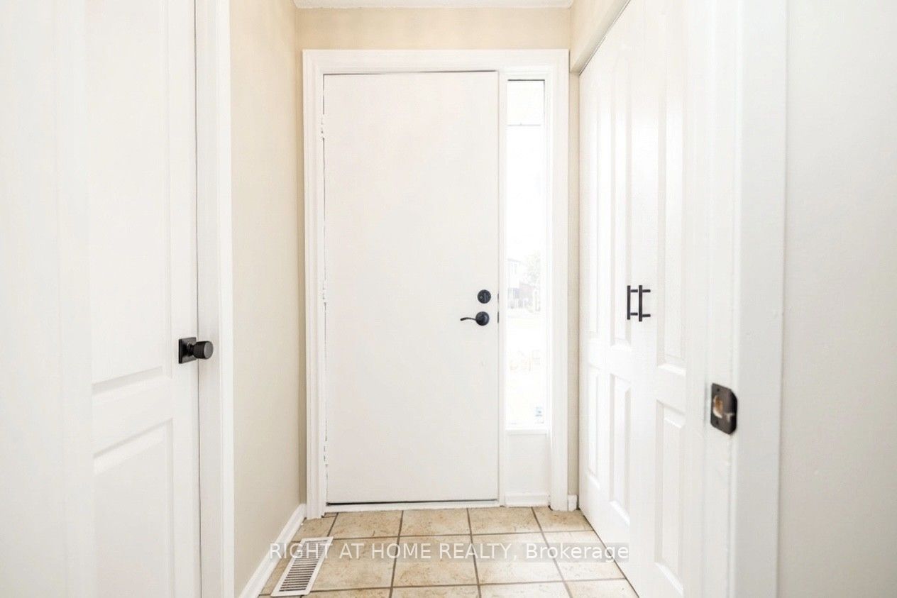 30 Berkshire Way Property Photo 5