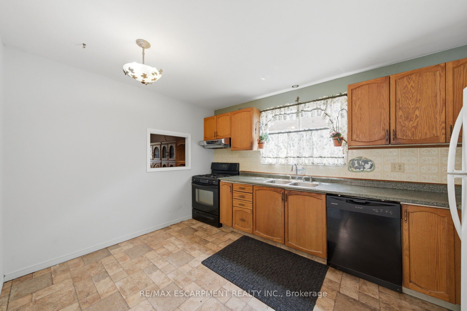 3 Twinoaks Crescent Property Photo 4