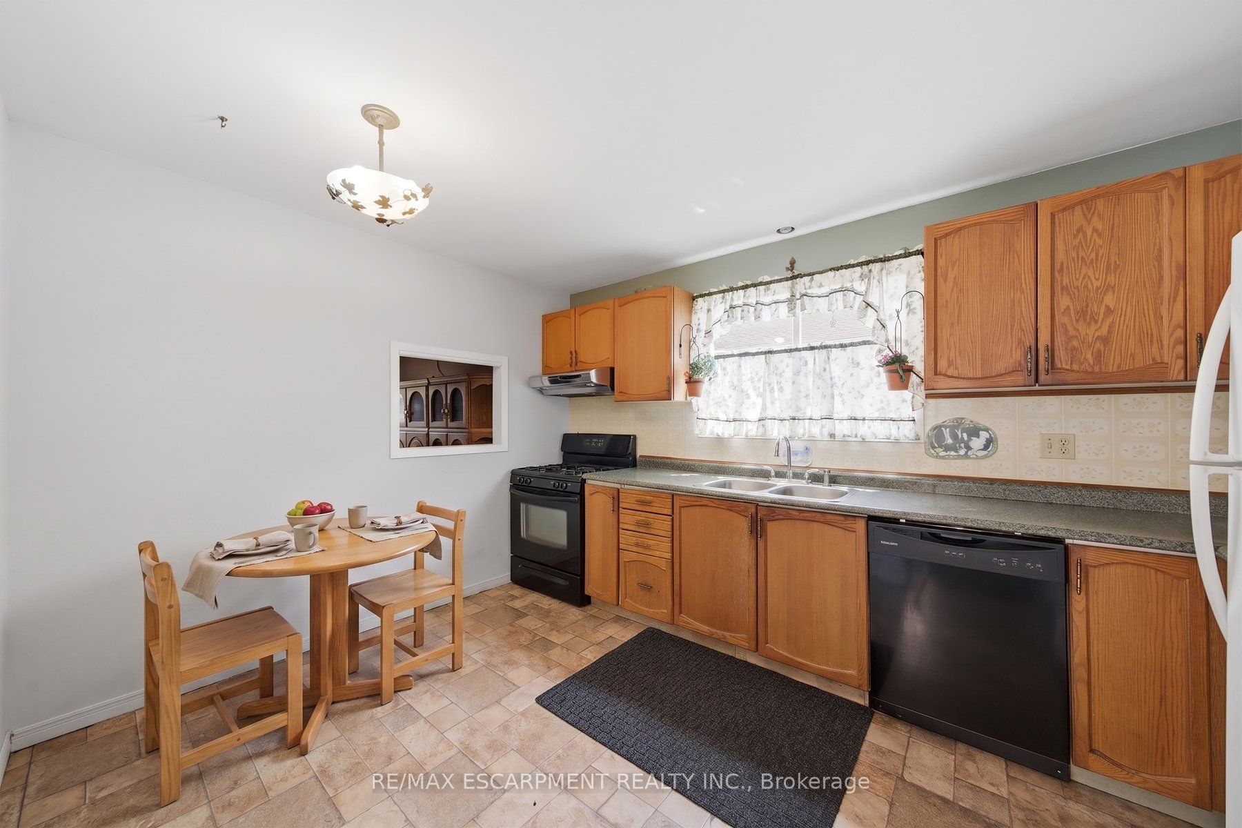 3 Twinoaks Crescent Property Photo 5