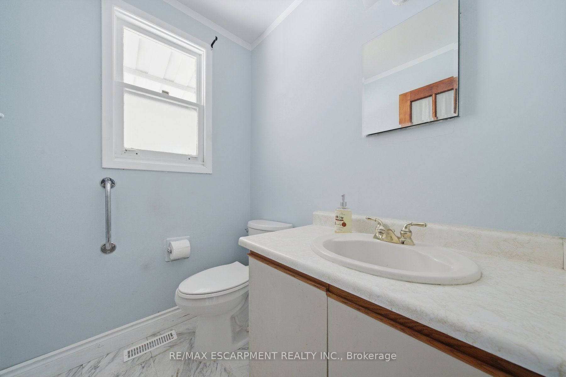 3 Twinoaks Crescent Property Photo 8