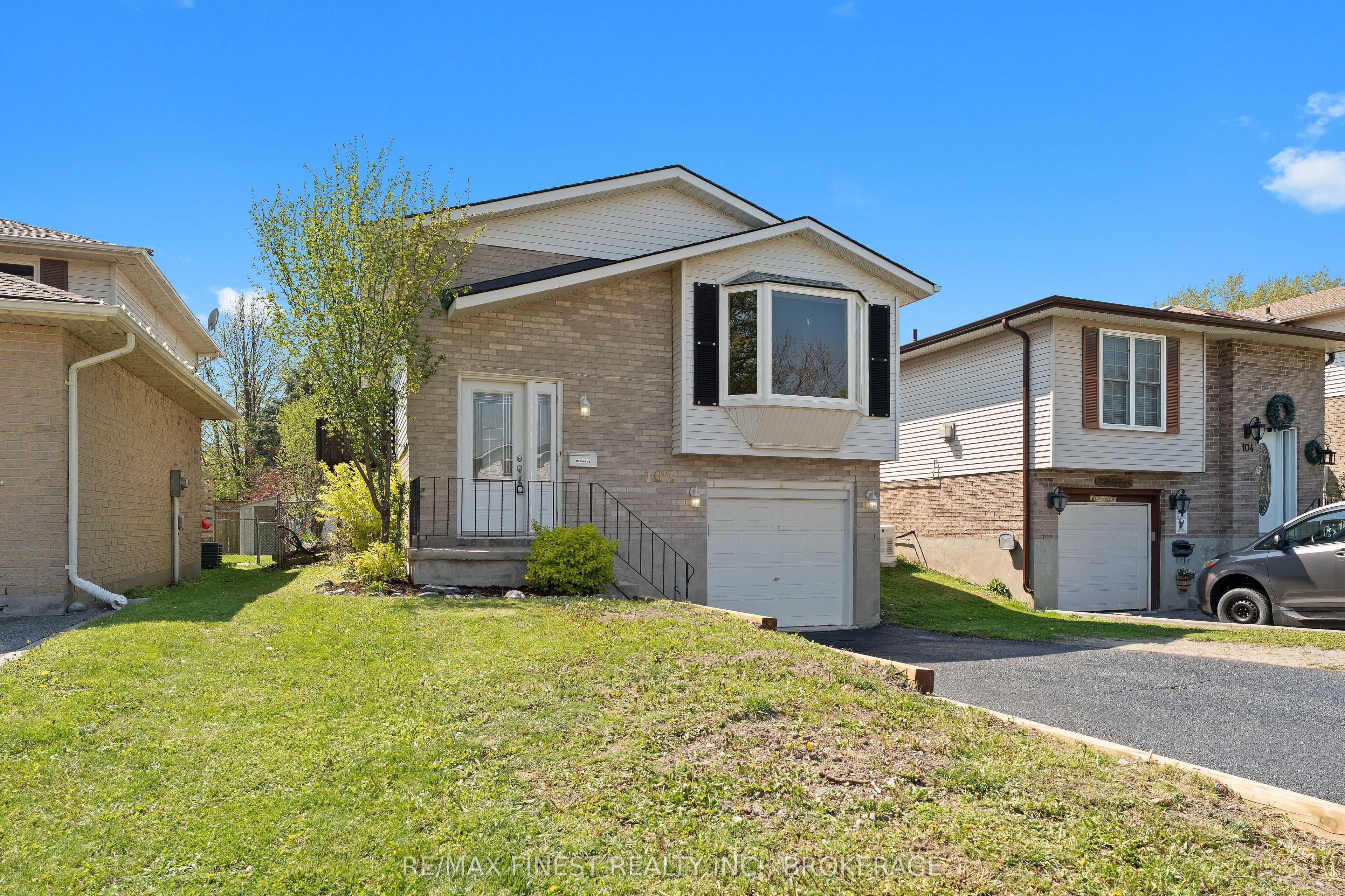 102 Grenadier Drive Property Photo 2