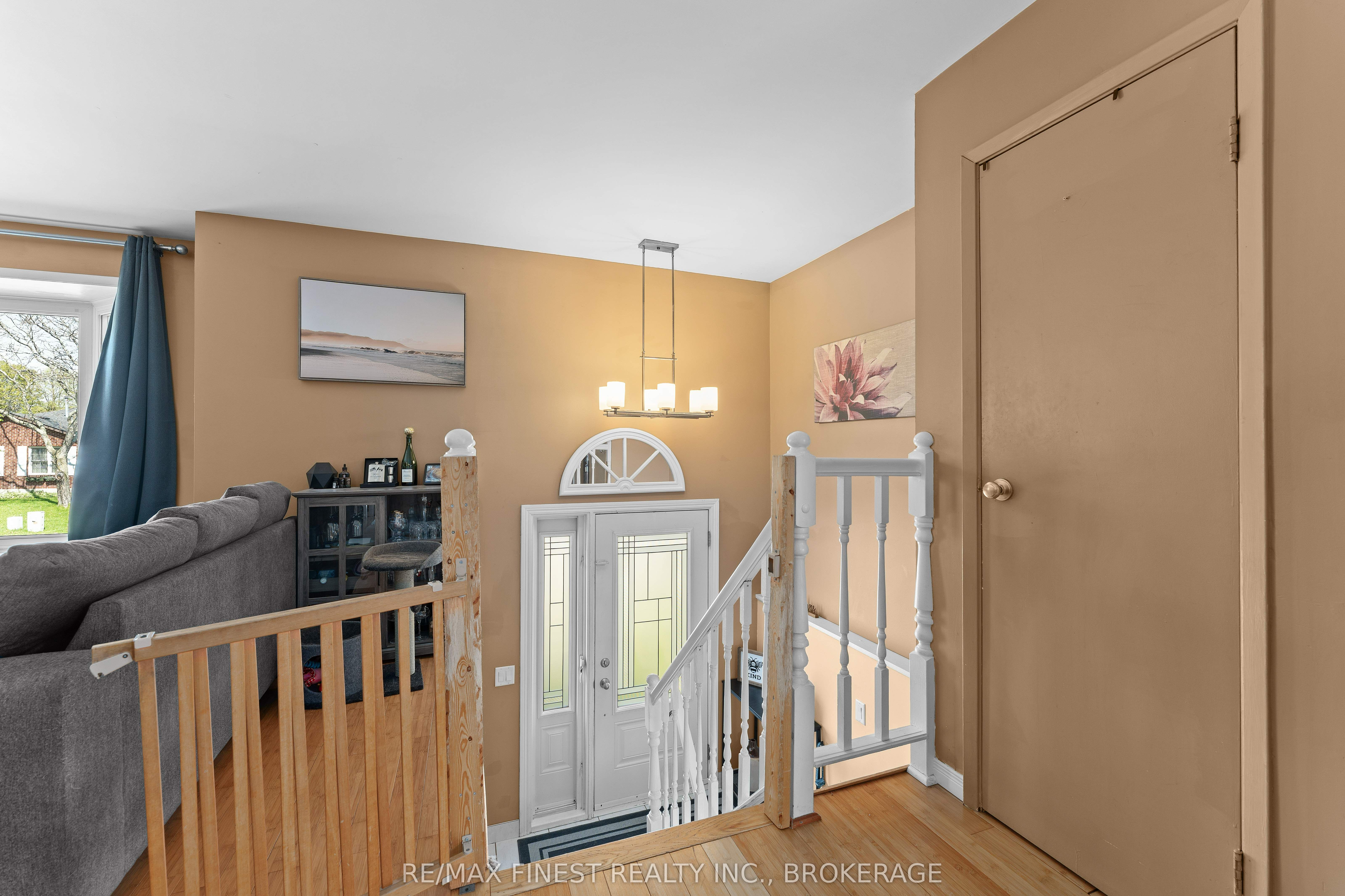 102 Grenadier Drive Property Photo 4