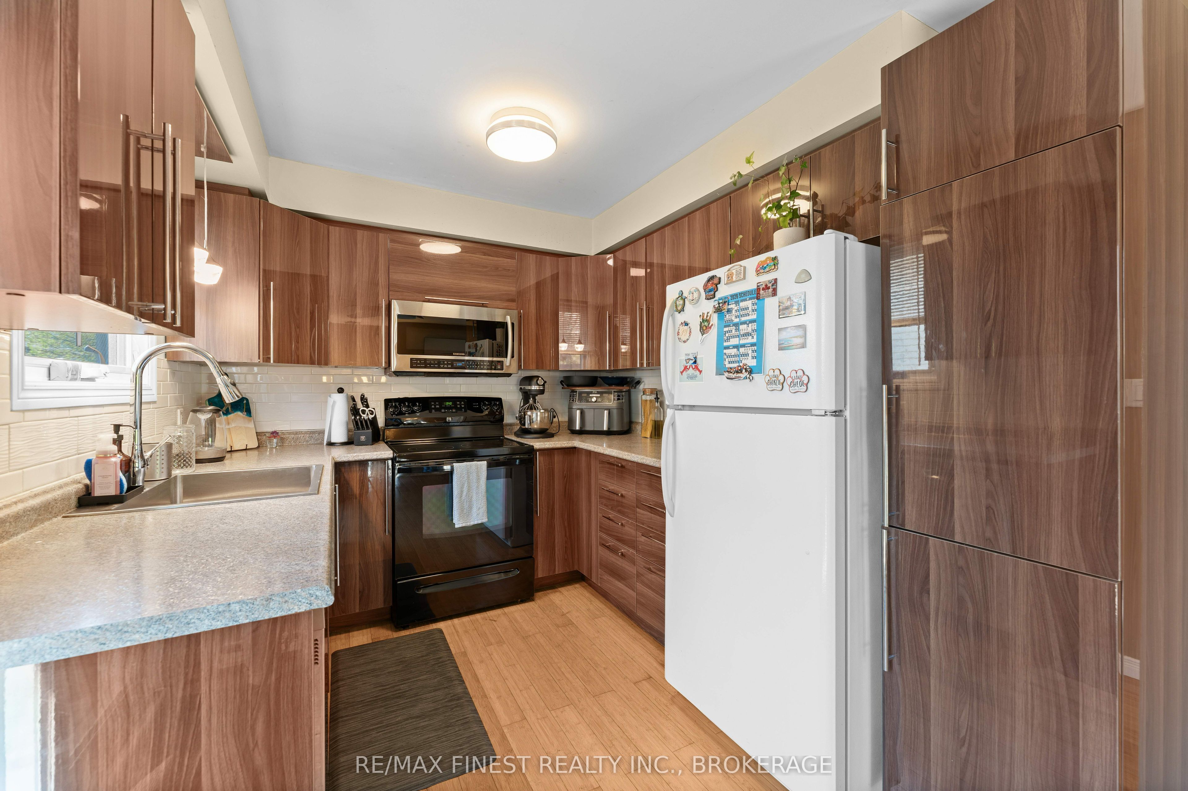 102 Grenadier Drive Property Photo 10