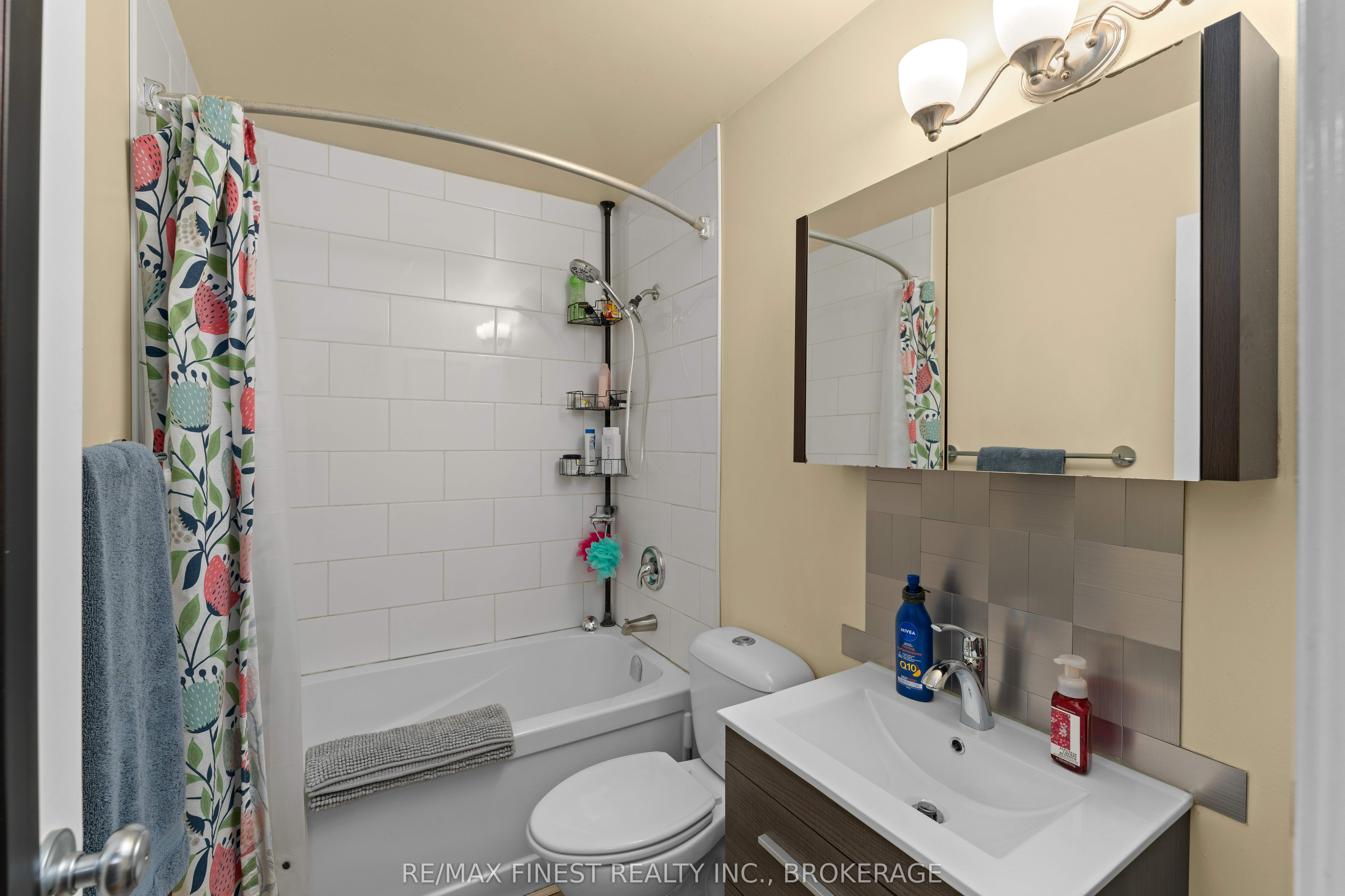 102 Grenadier Drive Property Photo 14