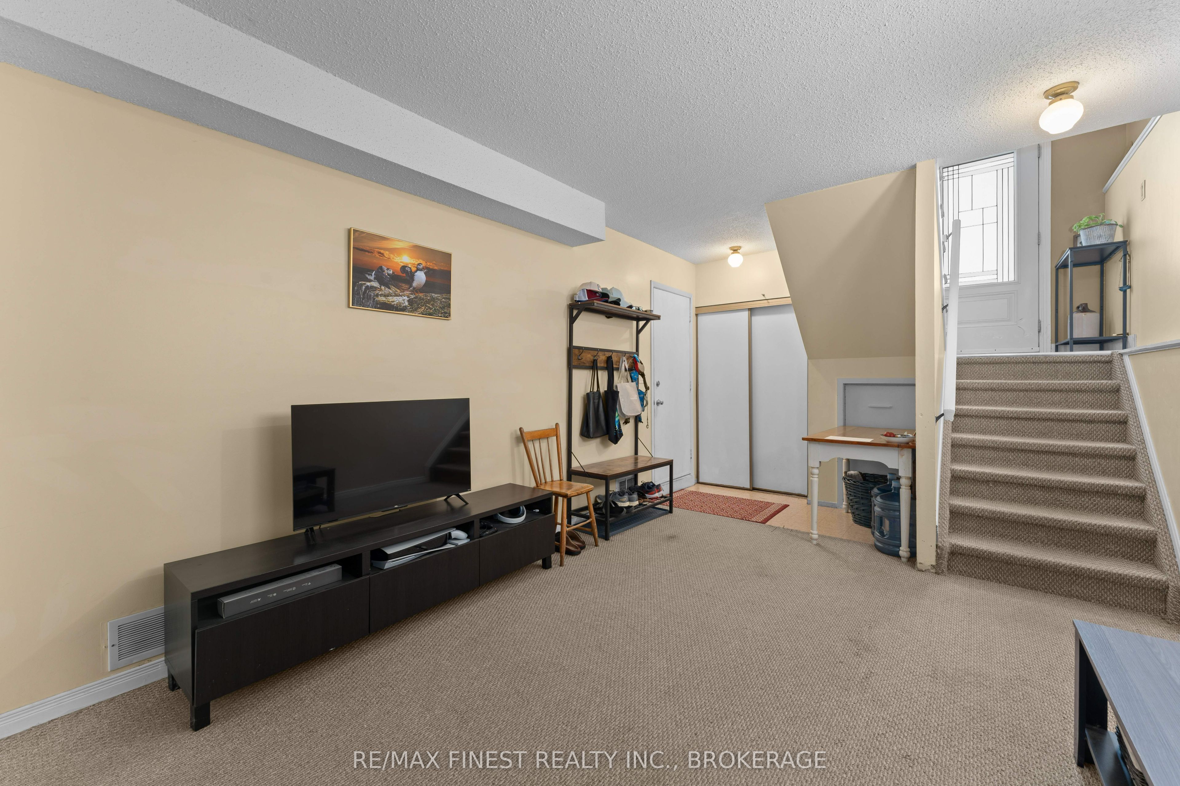 102 Grenadier Drive Property Photo 20