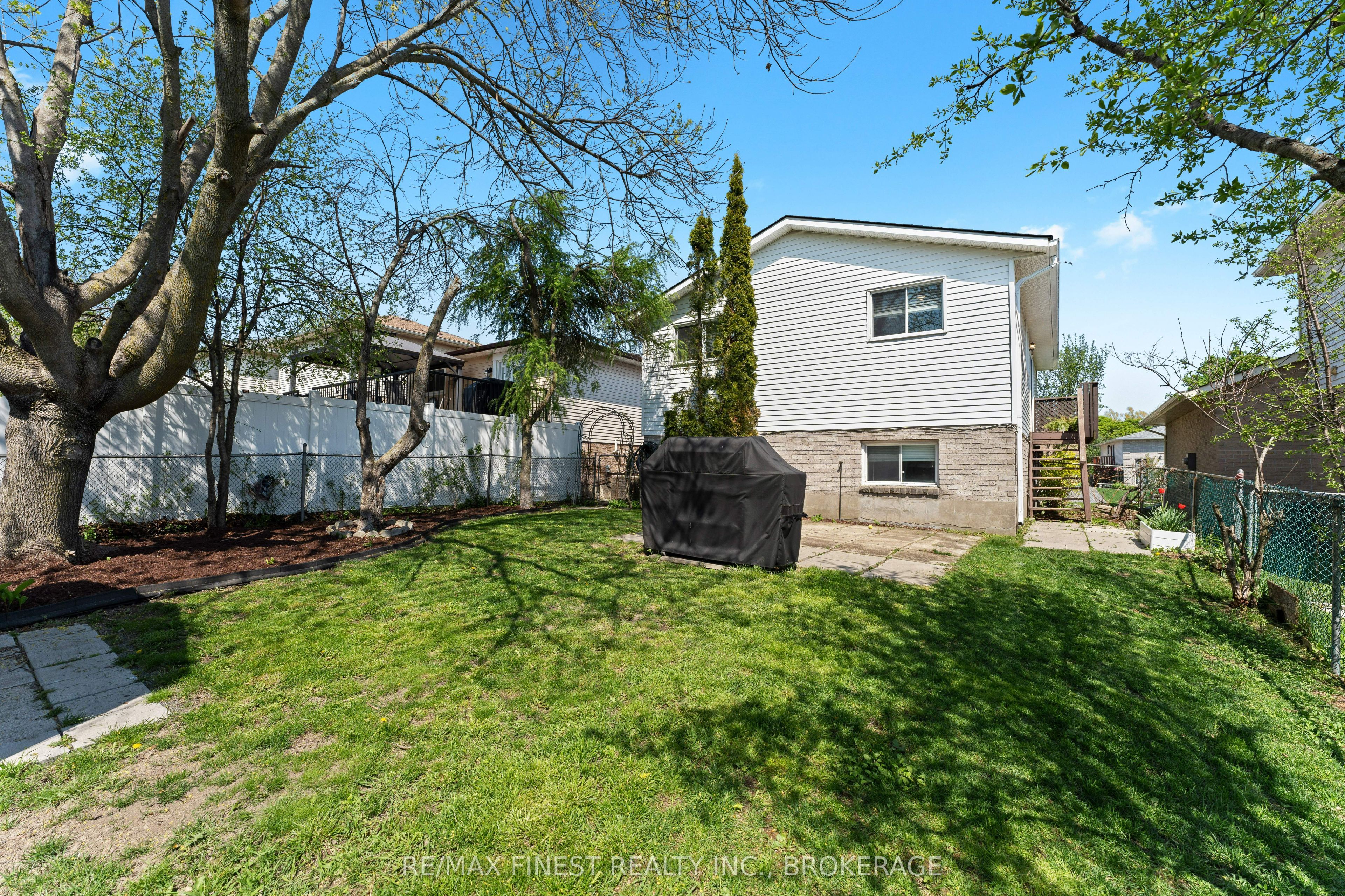 102 Grenadier Drive Property Photo 28