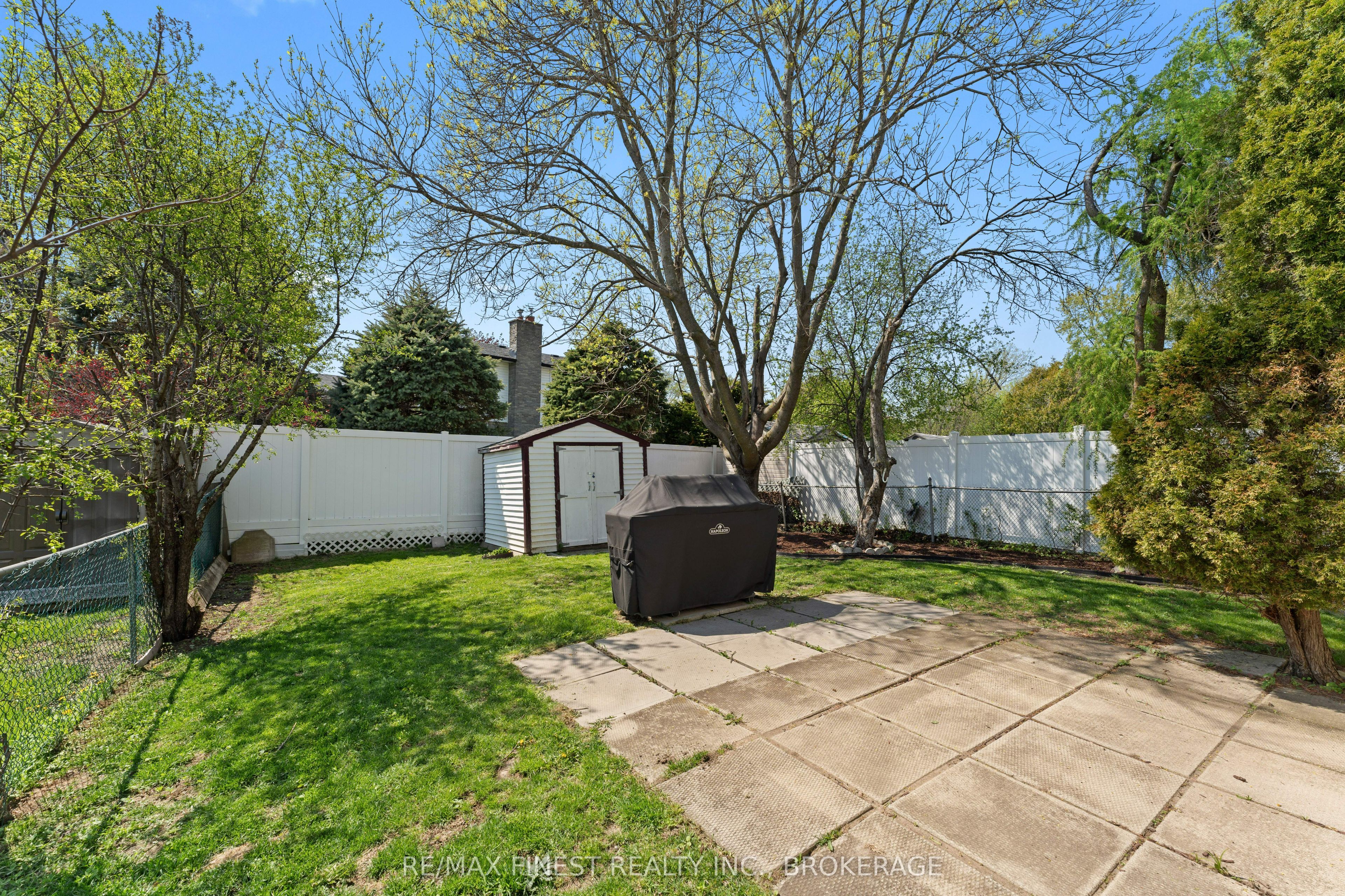 102 Grenadier Drive Property Photo 29