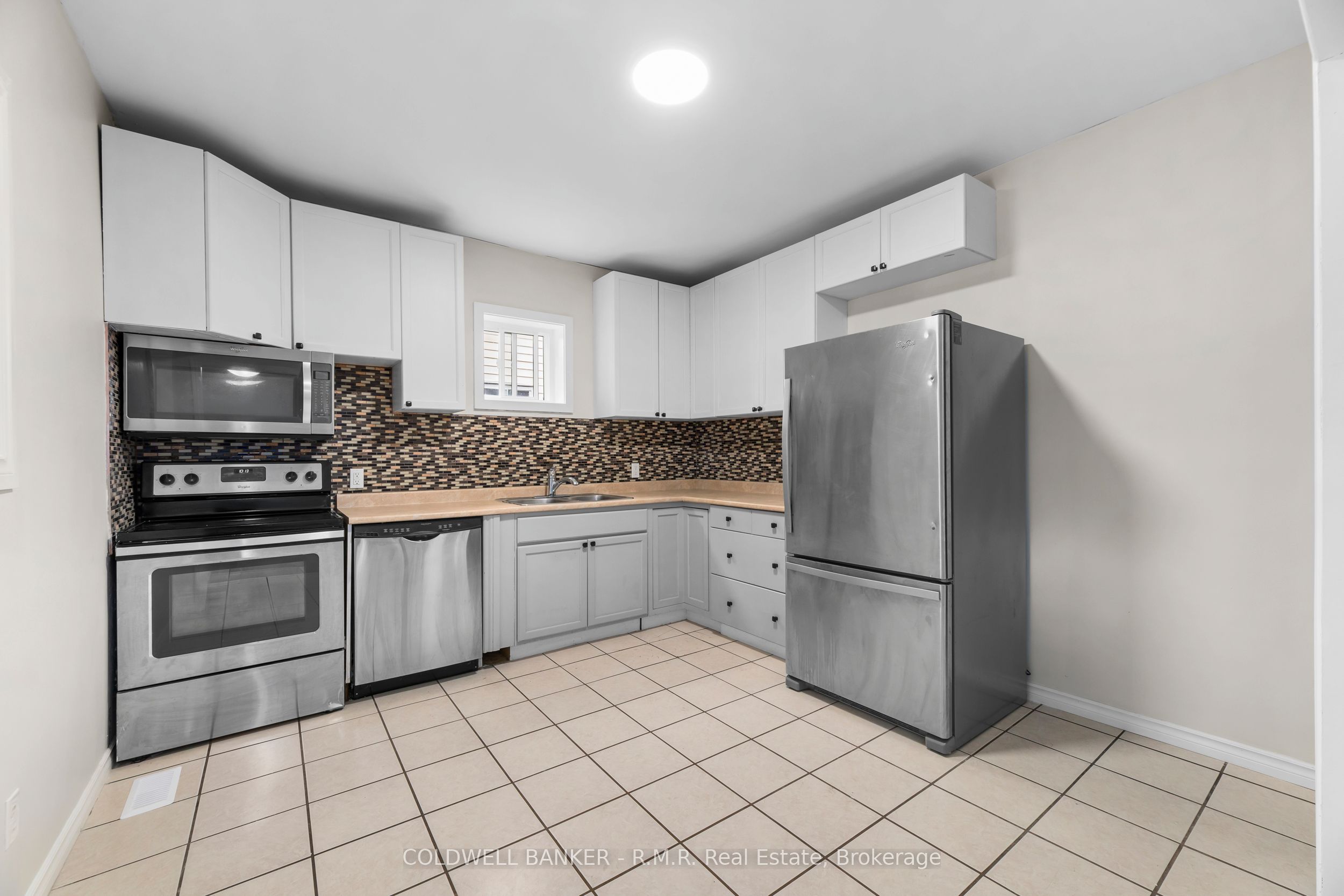 371 John Street Property Photo 2