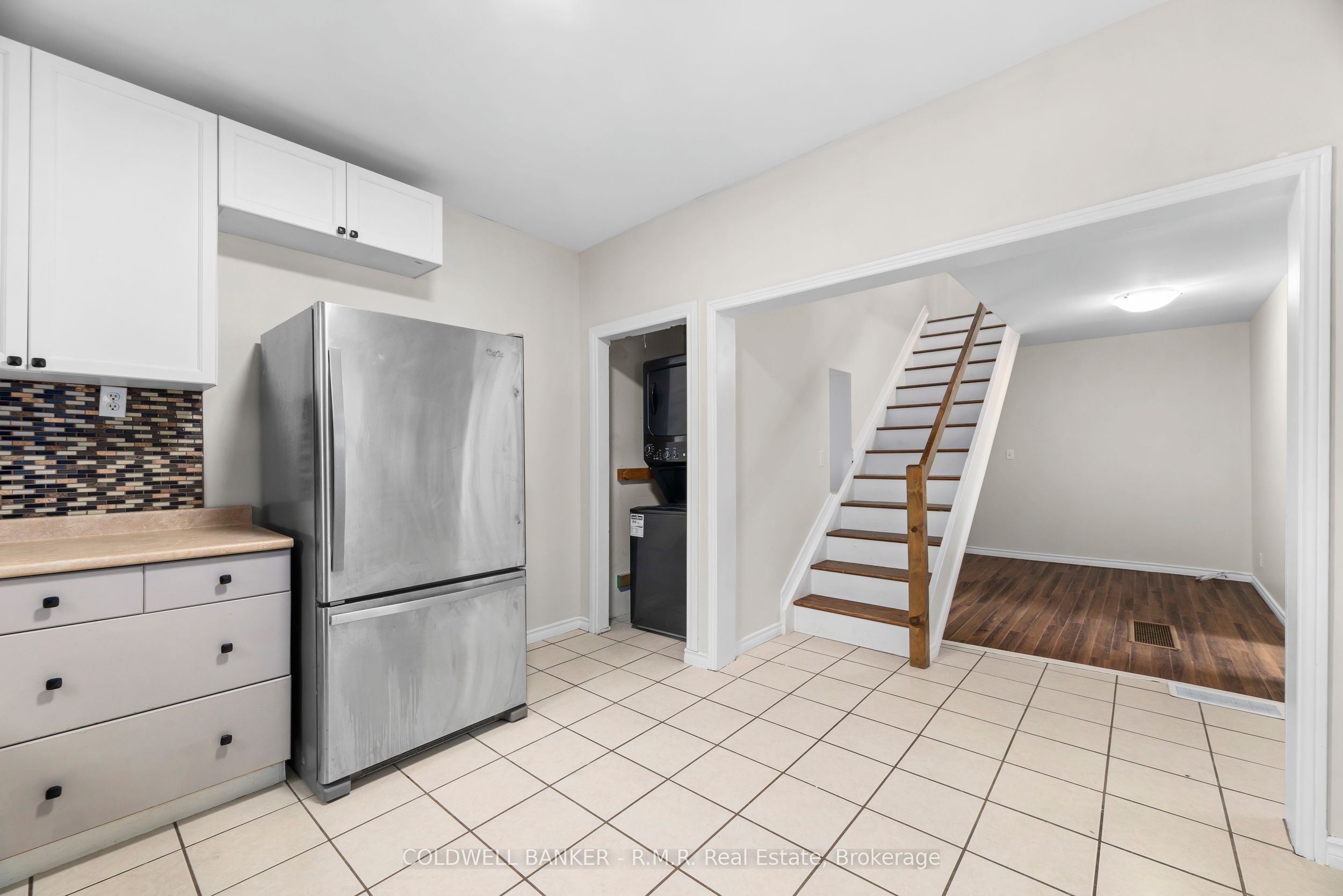 371 John Street Property Photo 3