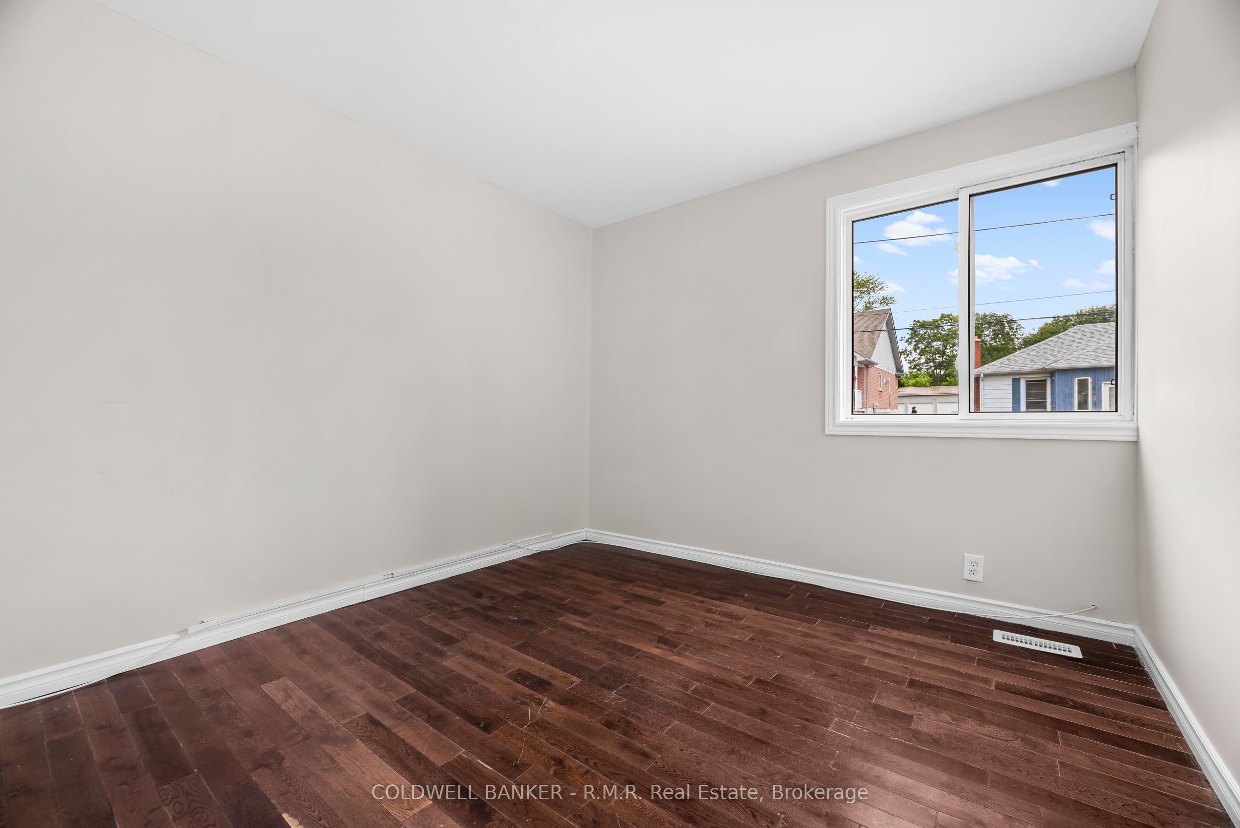 371 John Street Property Photo 5