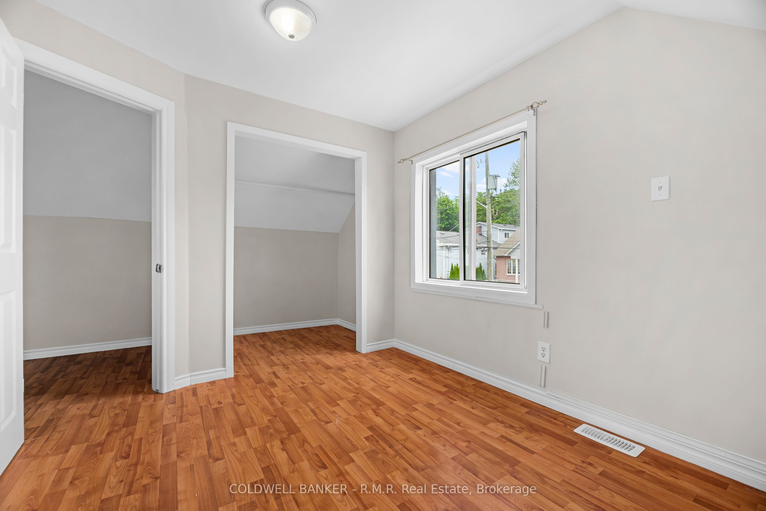 371 John Street Property Photo 7
