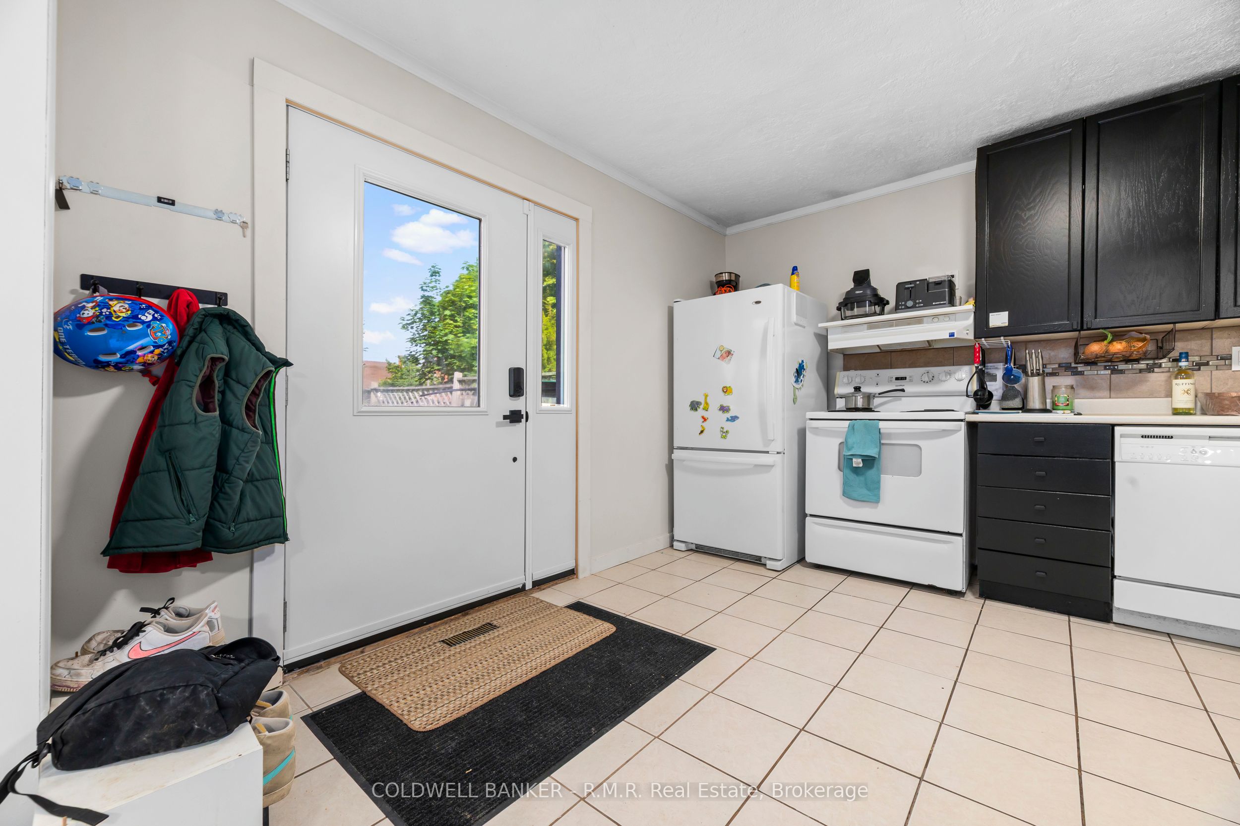 371 John Street Property Photo 8