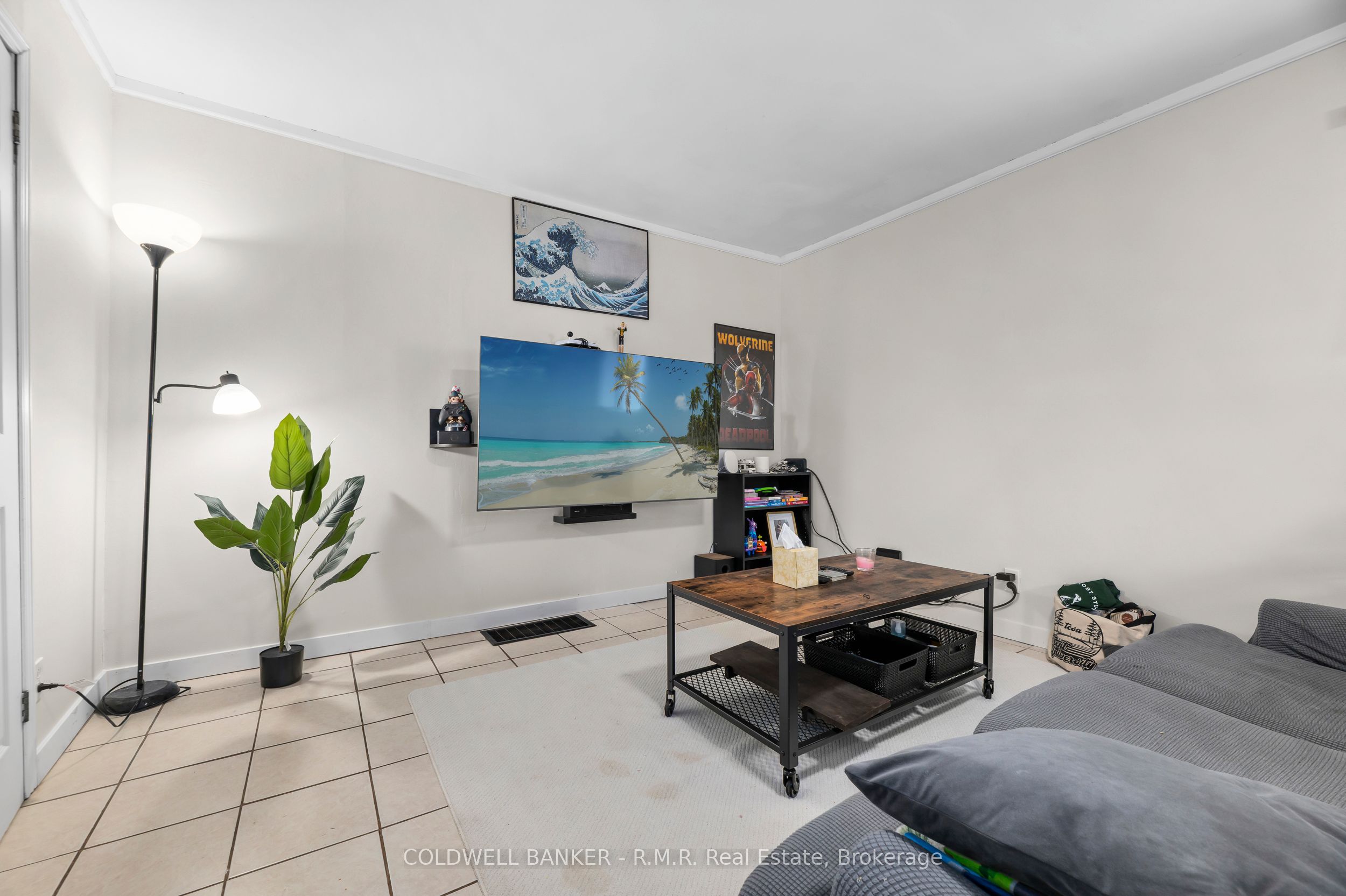 371 John Street Property Photo 11